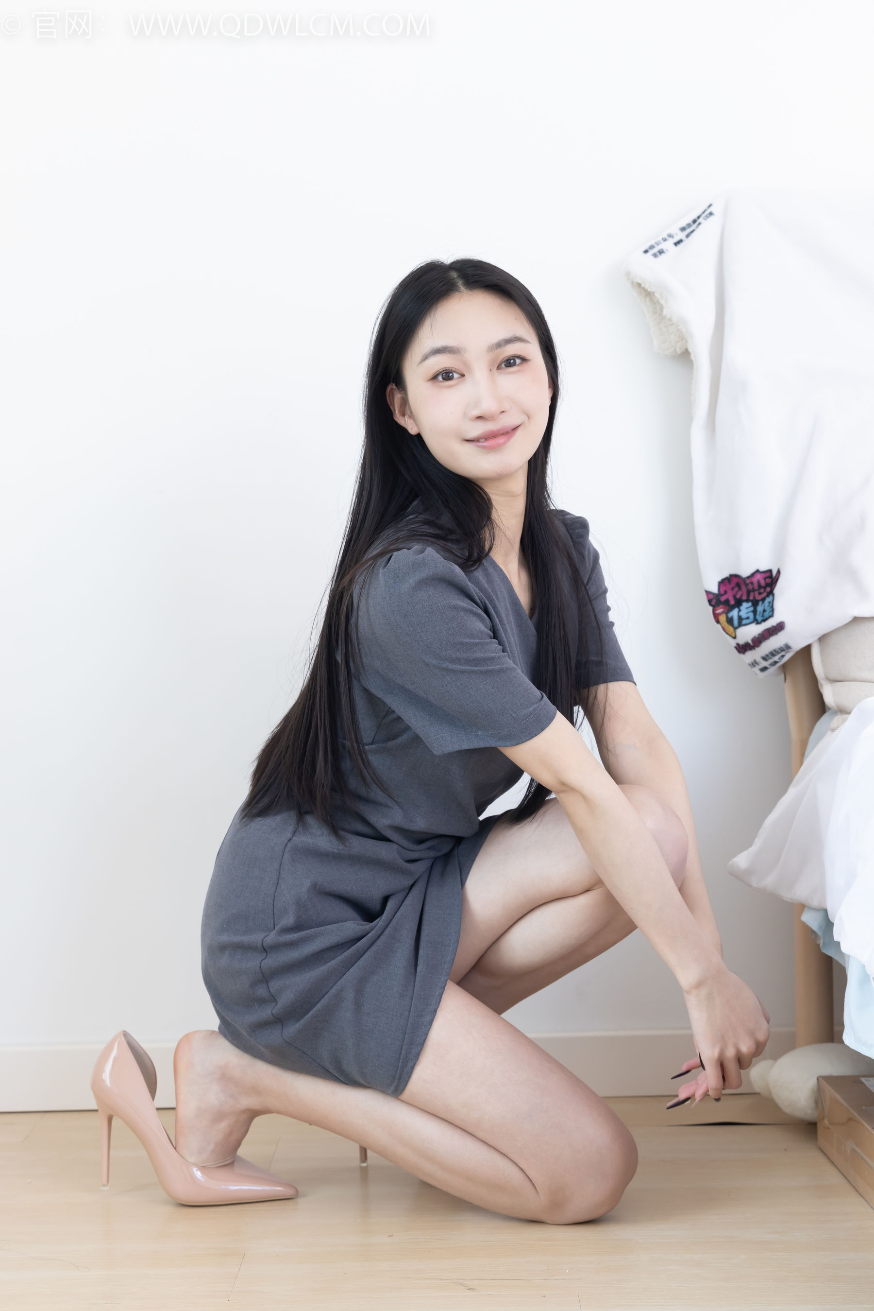 物恋传媒 No.2316 小影 - 三双高跟鞋、薄肉丝、裸足/(170P)