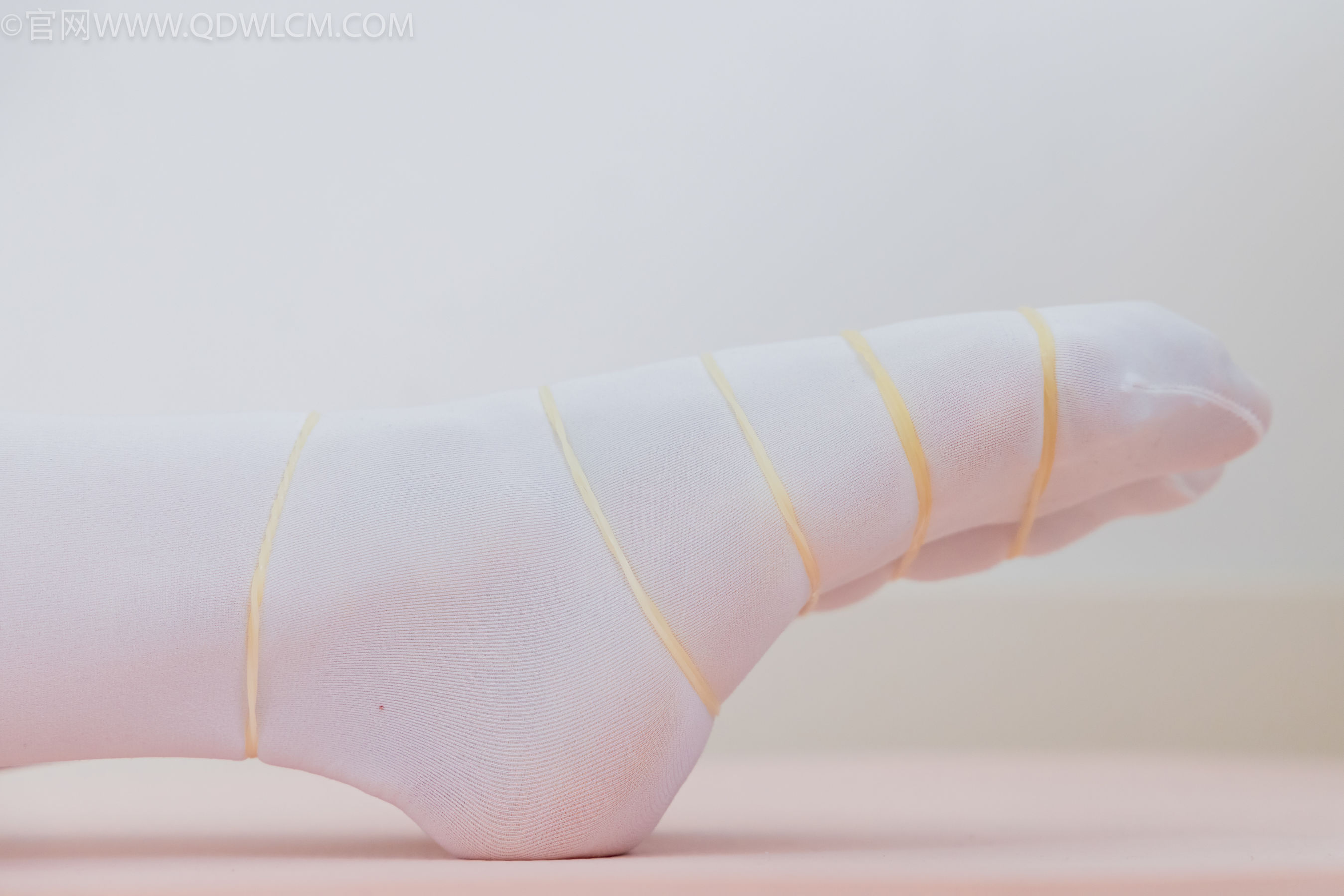 物恋传媒 No.2307 泡泡 - 芭蕾鞋、厚白丝、芭蕾动作、皮筋绑脚剧情/(166P)