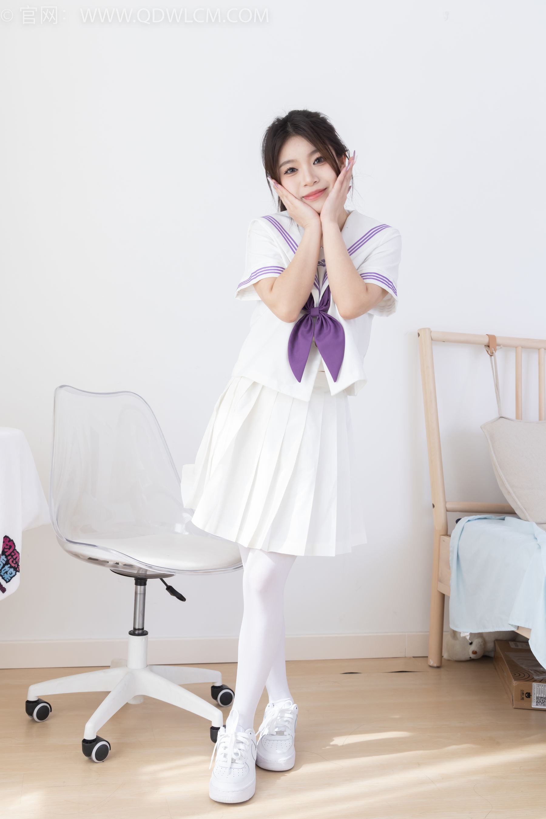 物恋传媒 No.2317 闪闪 - 板鞋、厚白丝、jk制服/(160P)