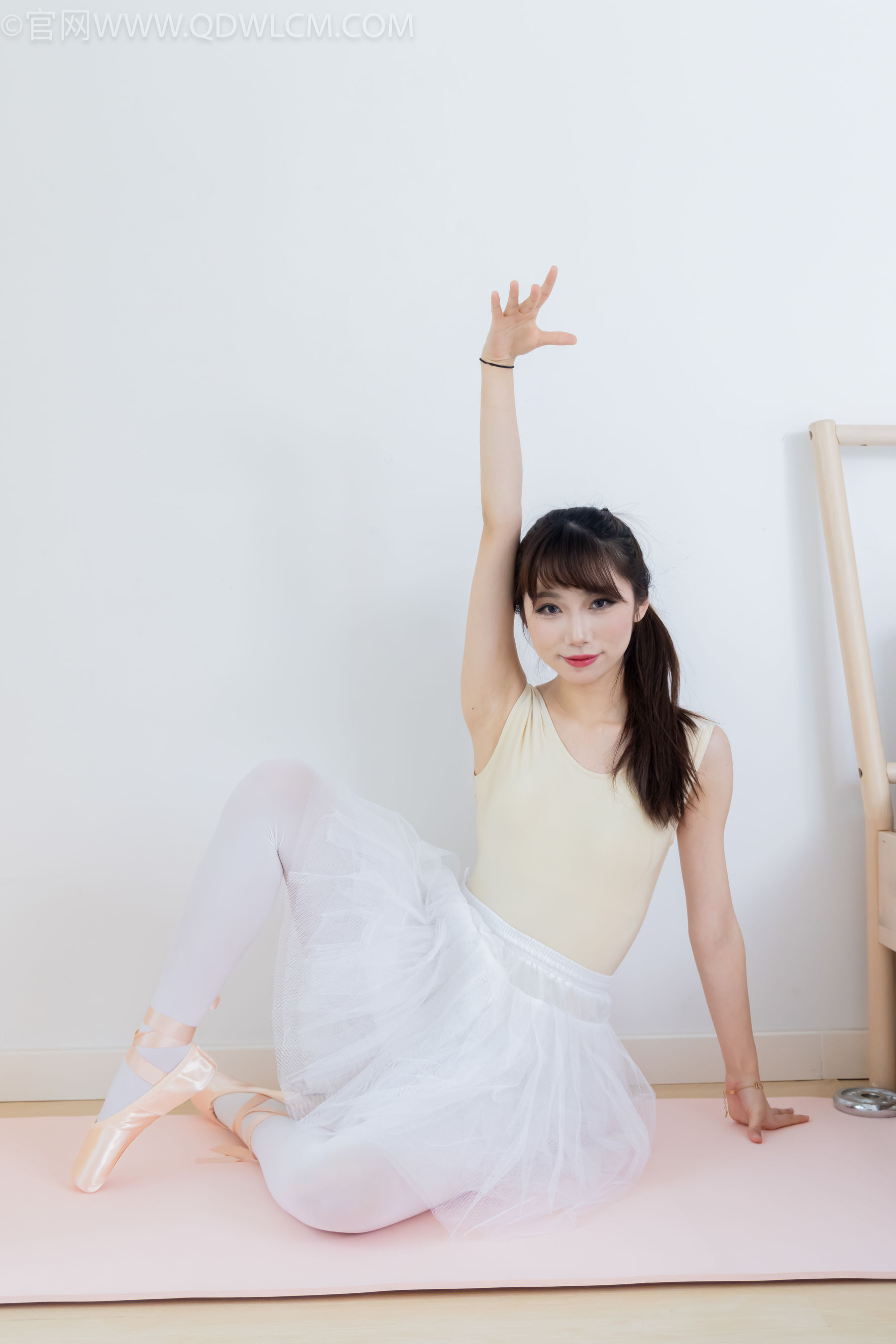 物恋传媒 No.2307 泡泡 - 芭蕾鞋、厚白丝、芭蕾动作、皮筋绑脚剧情/(166P)