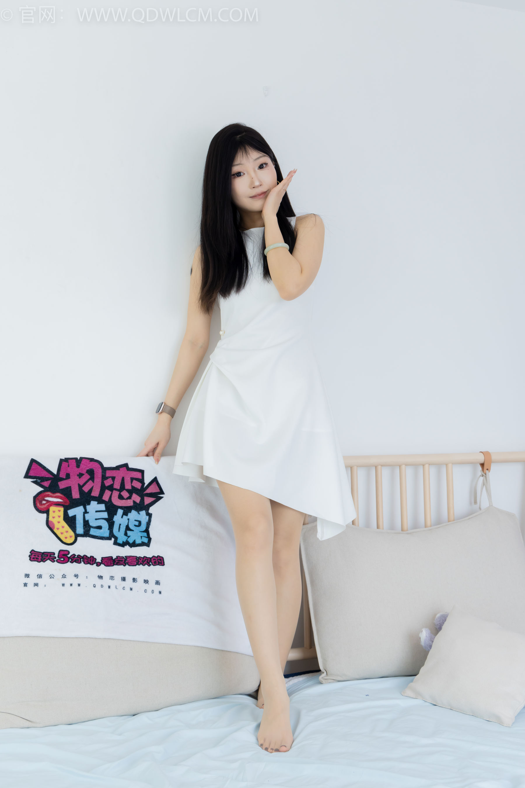 物恋传媒 No.2311 嘟嘟 - 高跟鞋、薄肉丝、气垫梳老头乐挠脚剧情/(170P)