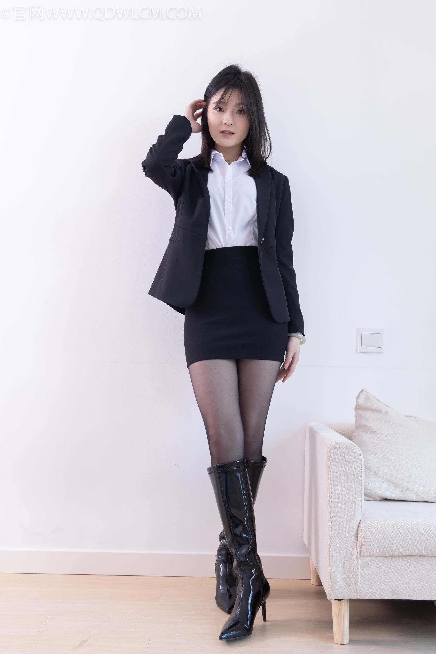 物恋传媒 No.2306 青柠 - 高跟长靴、薄黑丝、ol制服/(260P)