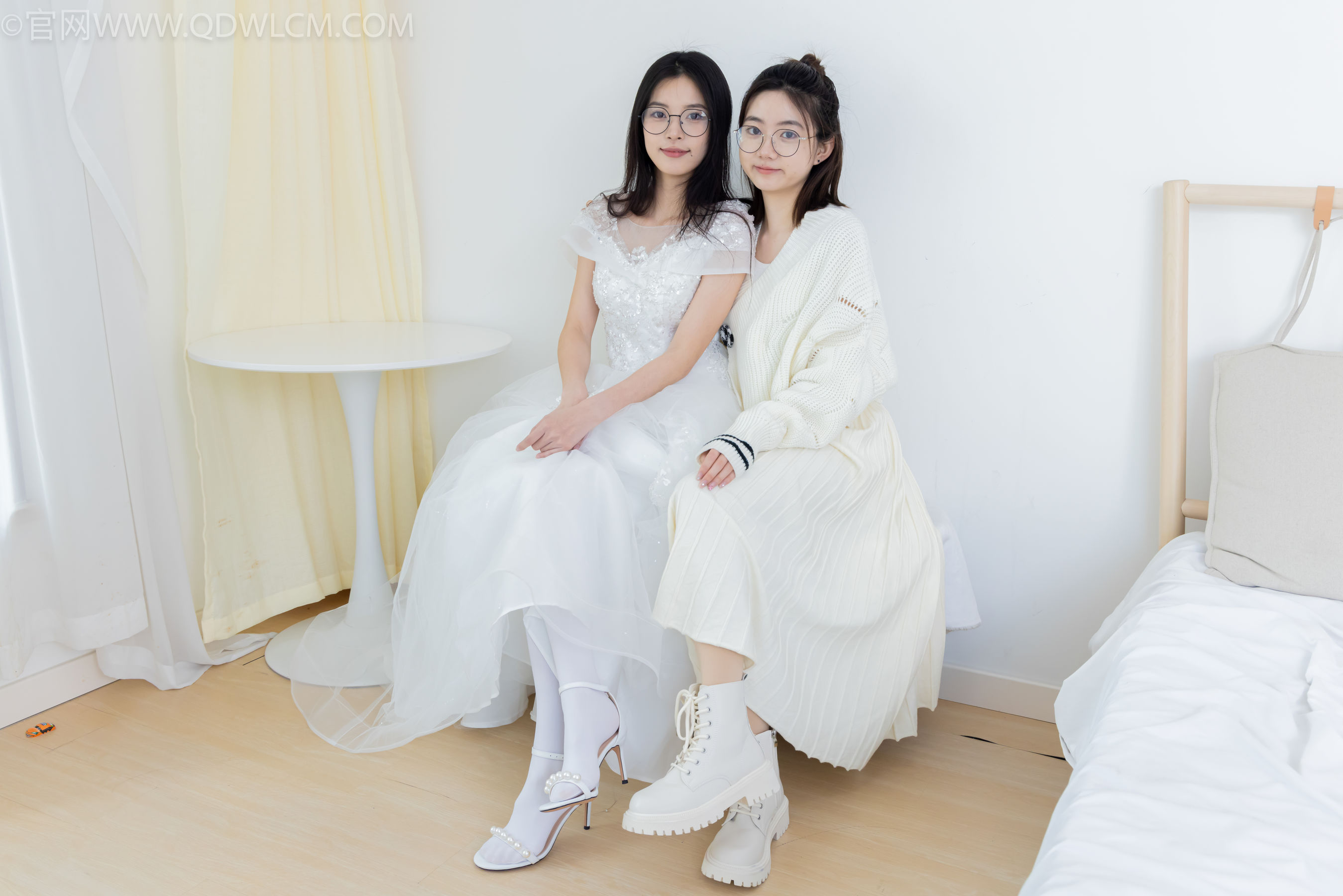 物恋传媒 No.2308 茯苓&欢欢 - 高跟鞋、马丁靴、厚白丝、厚肉丝、瑜伽动作、婚纱/(154P)