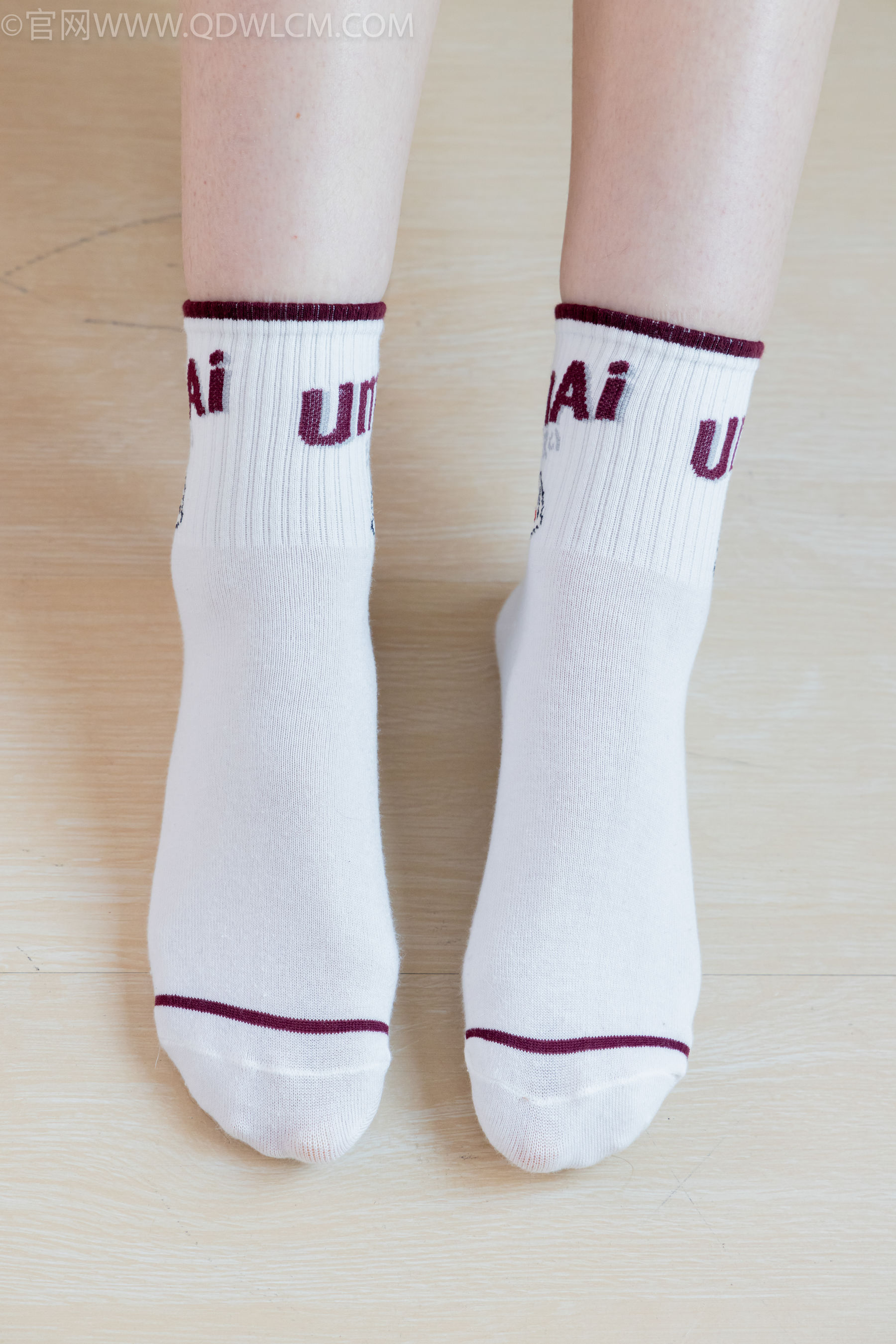 物恋传媒 No.2309 婷婷 - 高跟长靴、白棉袜、裸足/(173P)