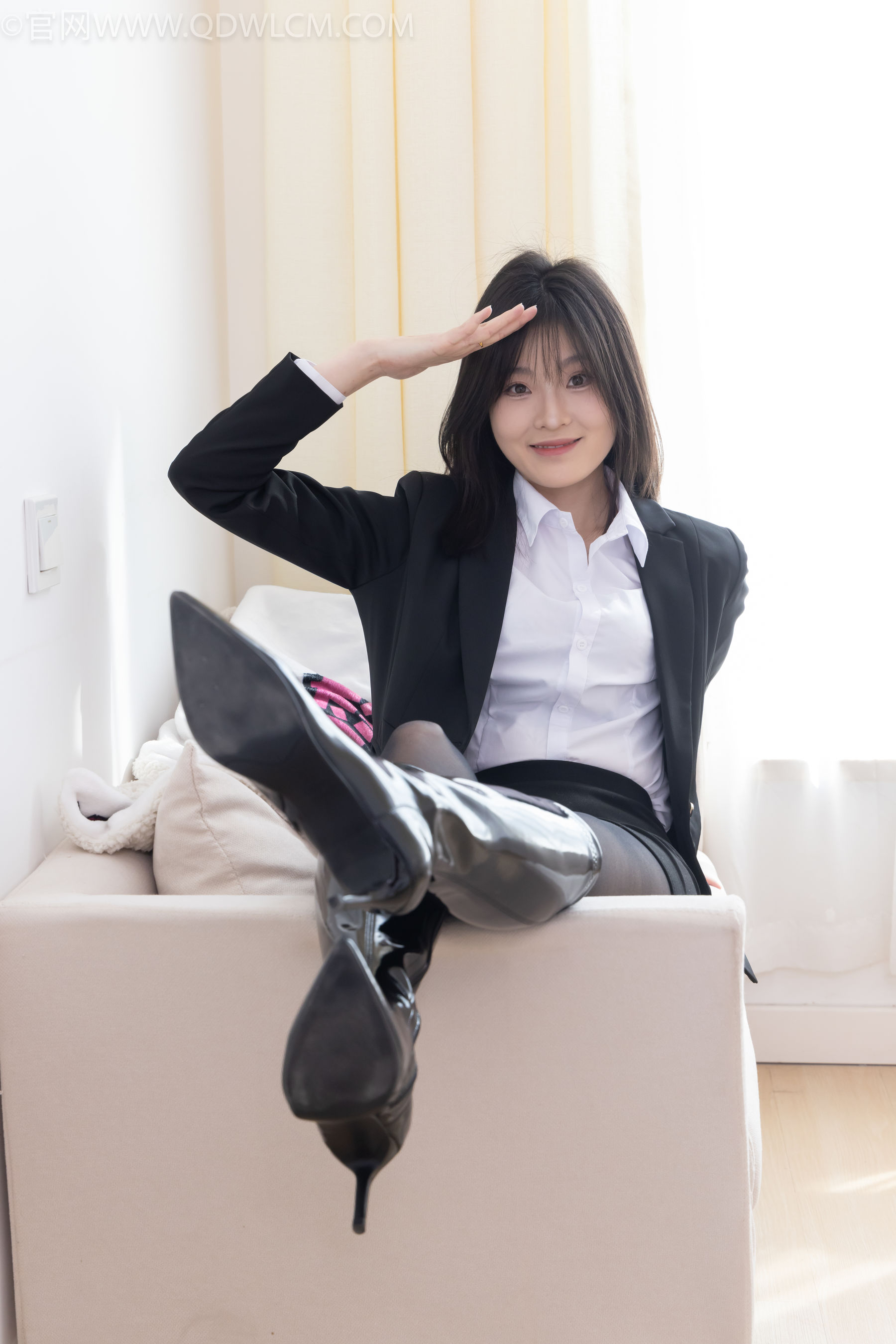 物恋传媒 No.2306 青柠 - 高跟长靴、薄黑丝、ol制服/(260P)