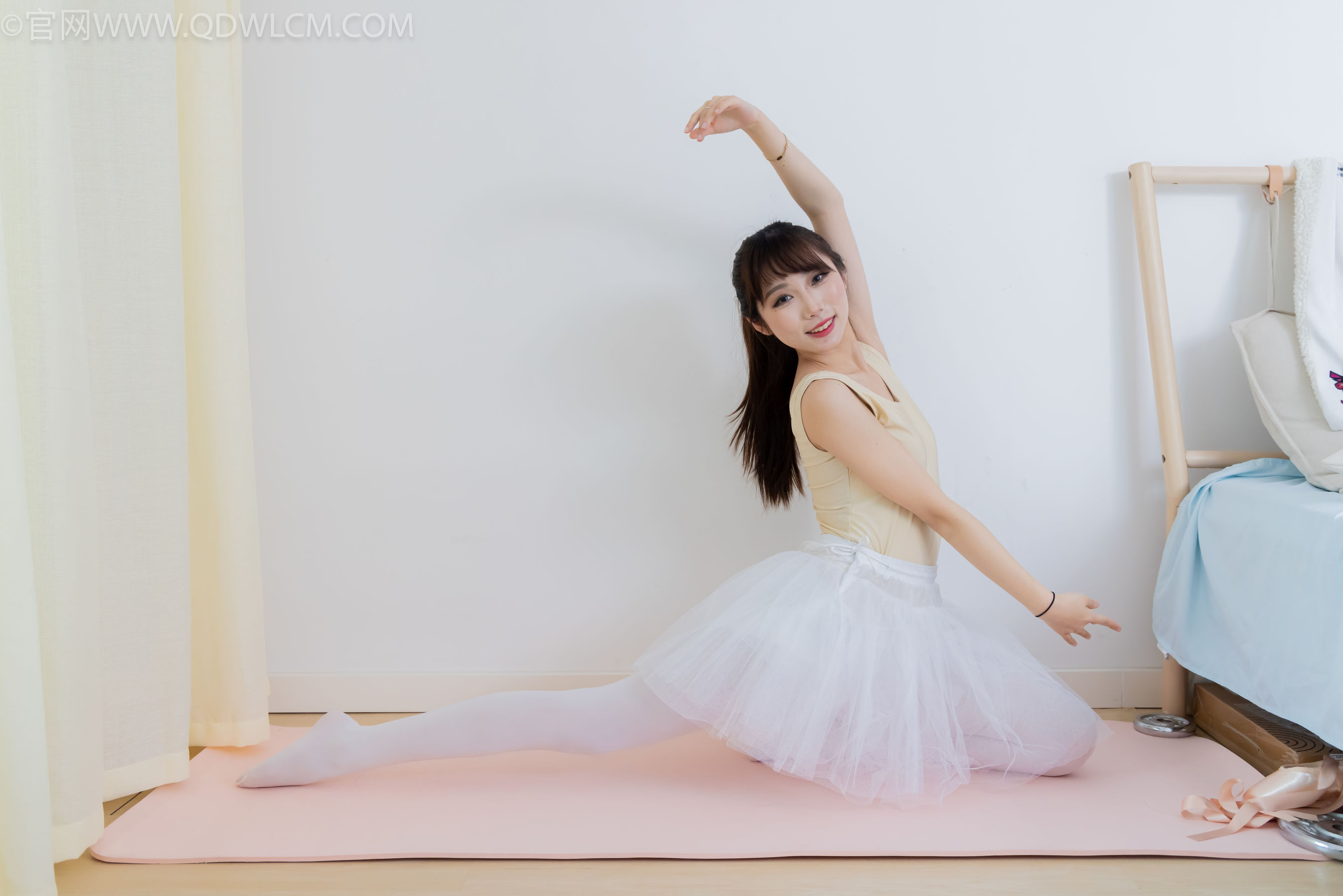 物恋传媒 No.2307 泡泡 - 芭蕾鞋、厚白丝、芭蕾动作、皮筋绑脚剧情/(166P)