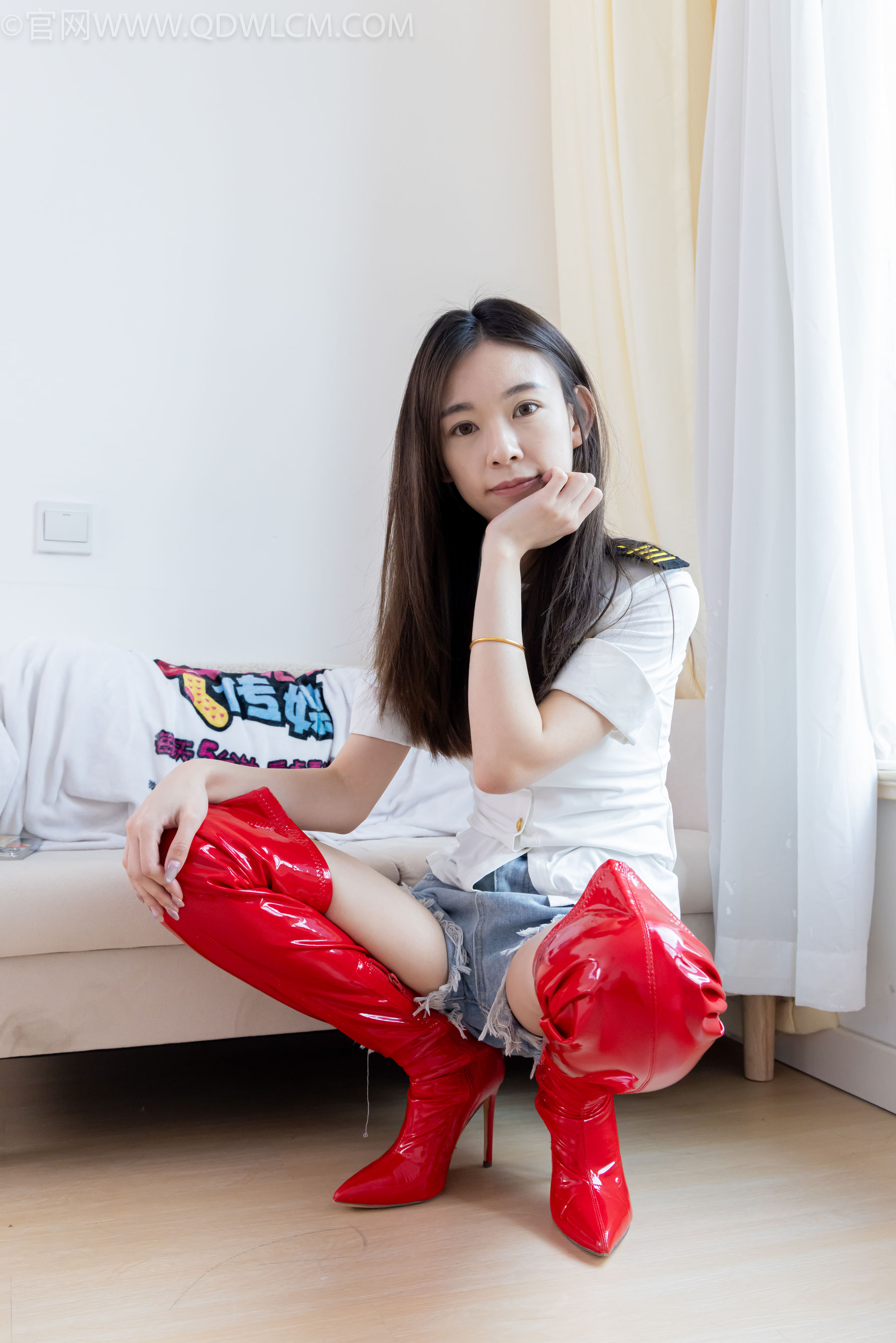 物恋传媒 No.2309 婷婷 - 高跟长靴、白棉袜、裸足/(173P)