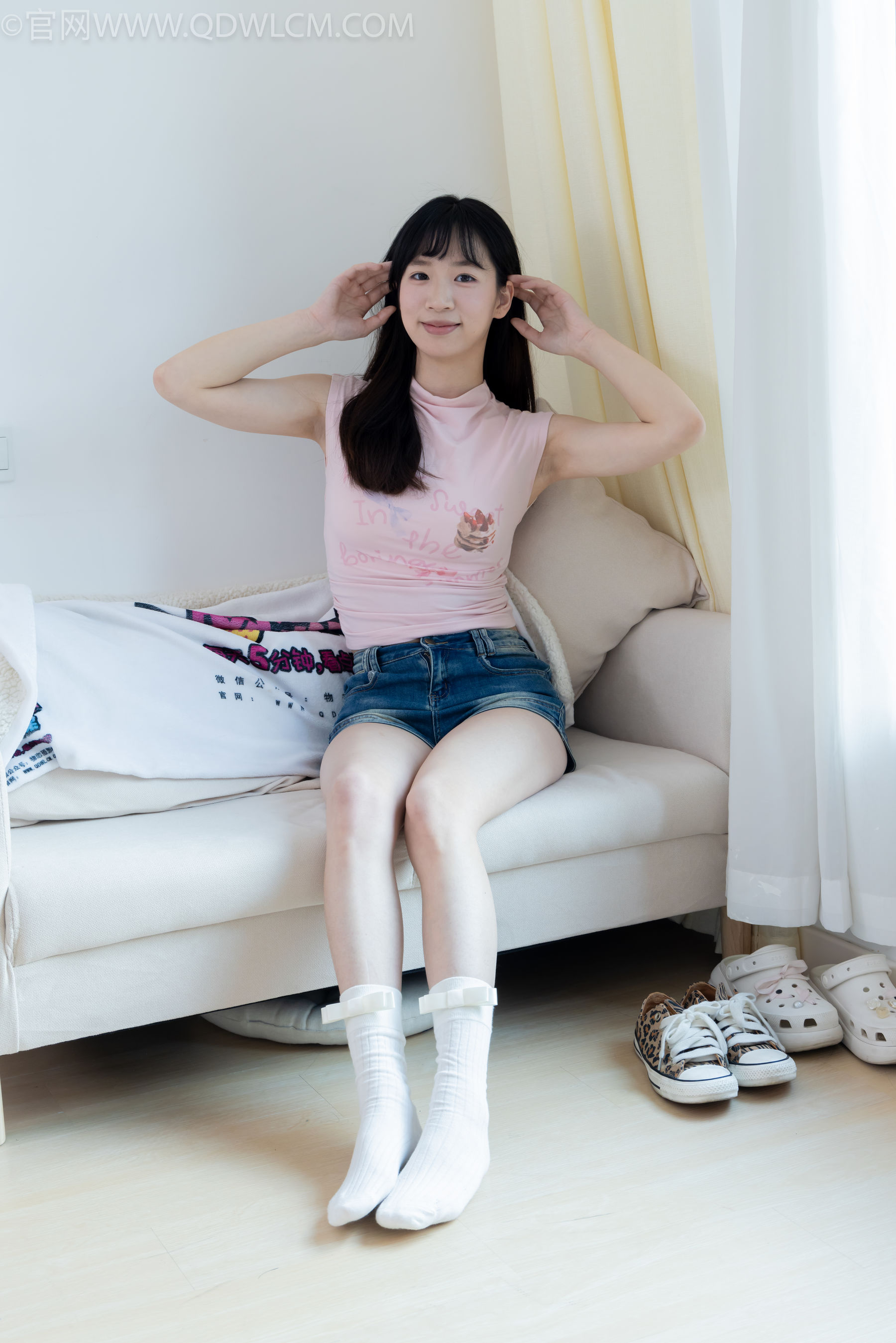 物恋传媒 No.2319 小左 - 帆布鞋、白棉袜、裸足/(155P)