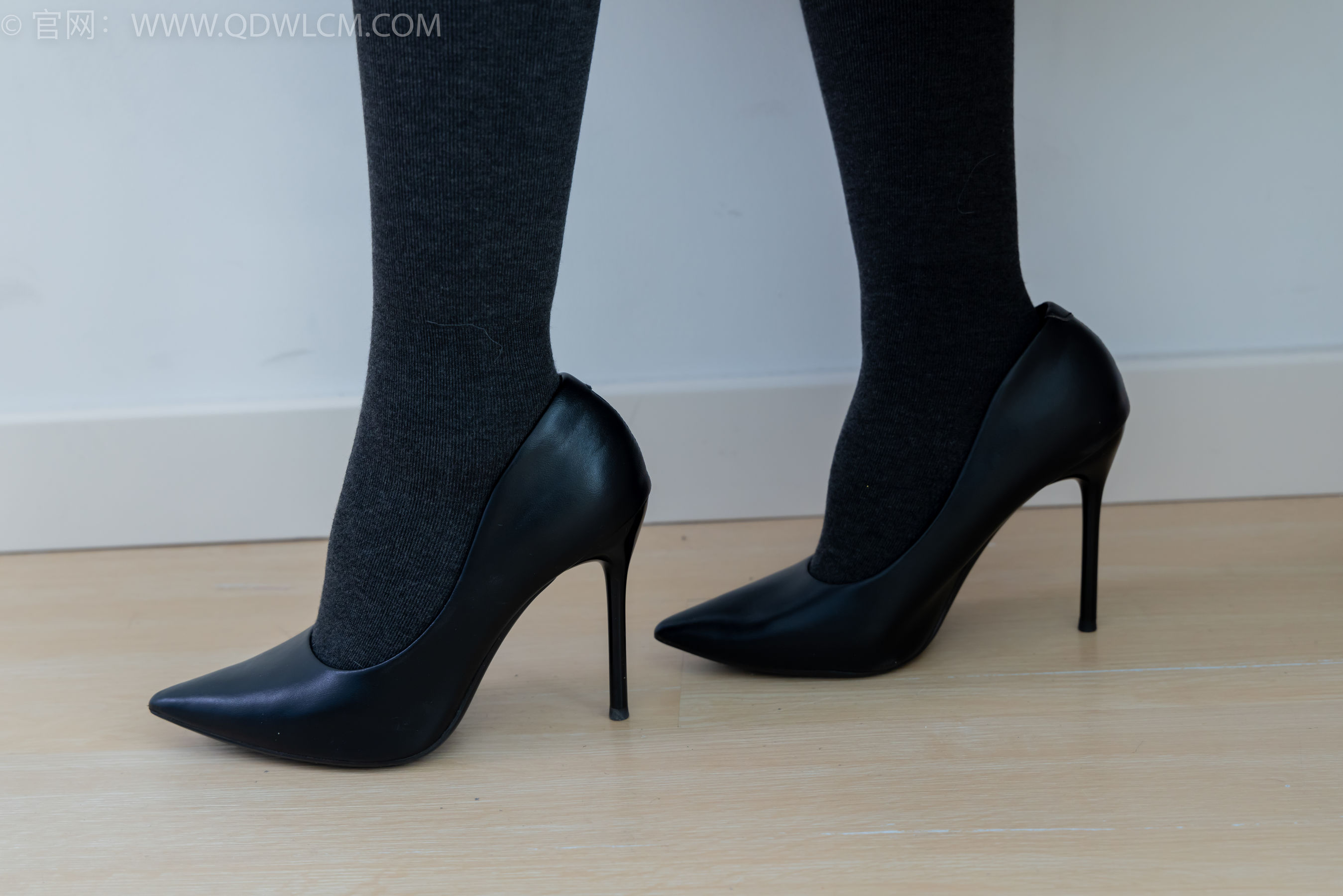 物恋传媒 No.2313 岚岚 - 高跟鞋、厚灰丝/(180P)