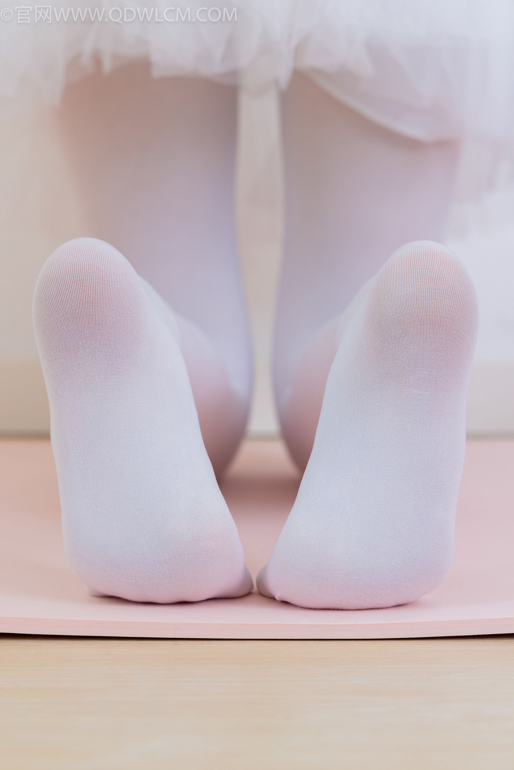 物恋传媒 No.2307 泡泡 - 芭蕾鞋、厚白丝、芭蕾动作、皮筋绑脚剧情/(166P)