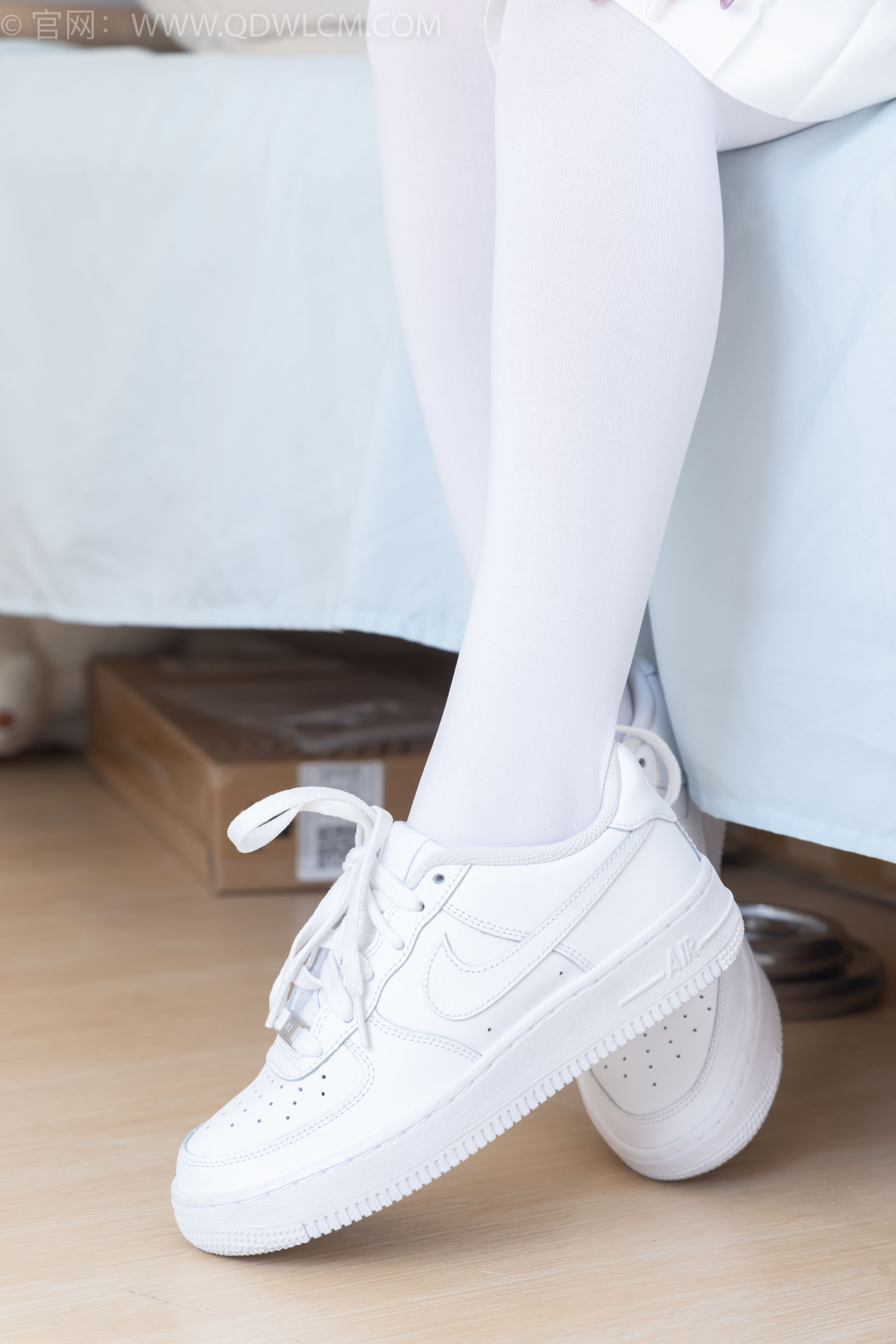 物恋传媒 No.2317 闪闪 - 板鞋、厚白丝、jk制服/(160P)