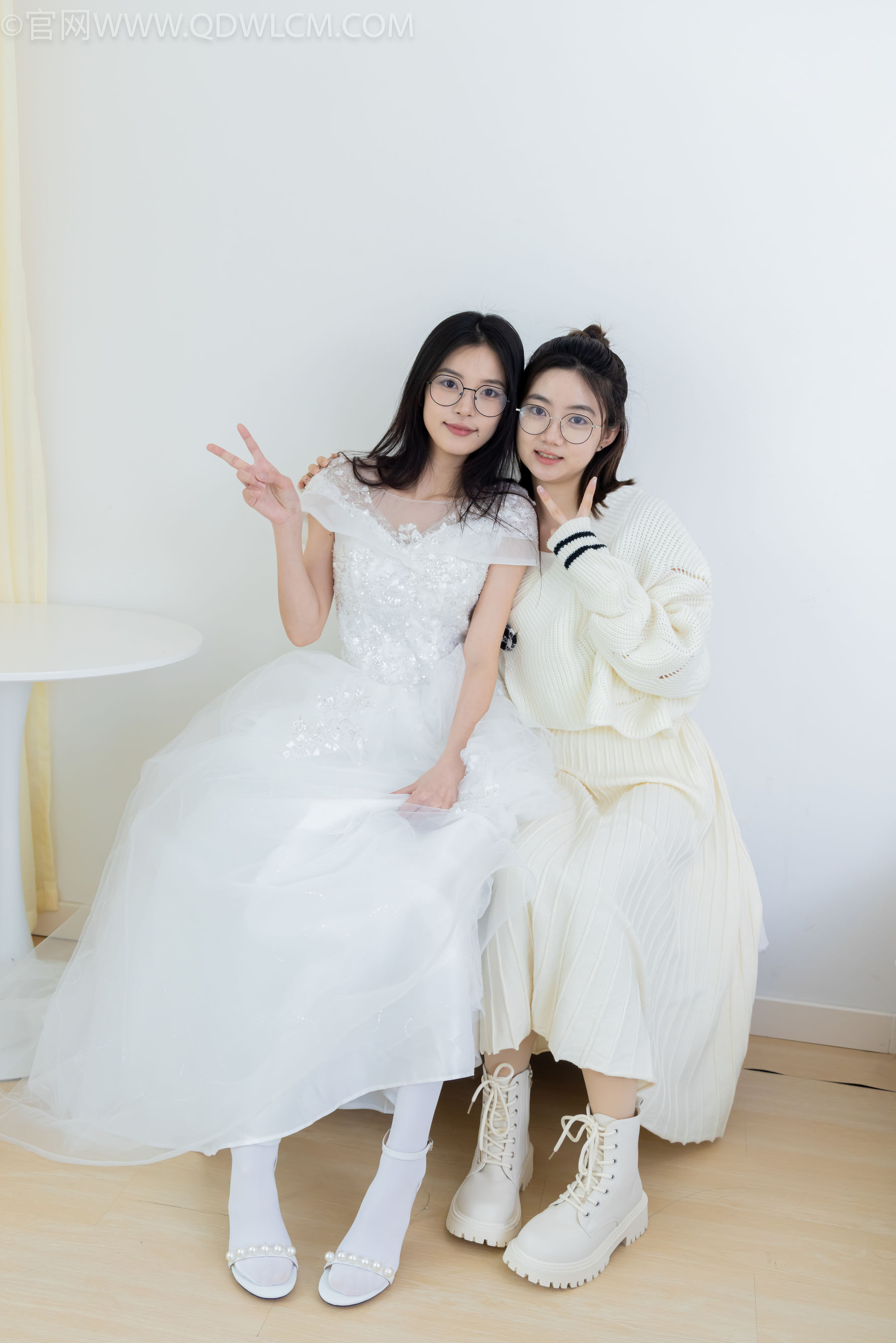 物恋传媒 No.2308 茯苓&欢欢 - 高跟鞋、马丁靴、厚白丝、厚肉丝、瑜伽动作、婚纱/(154P)