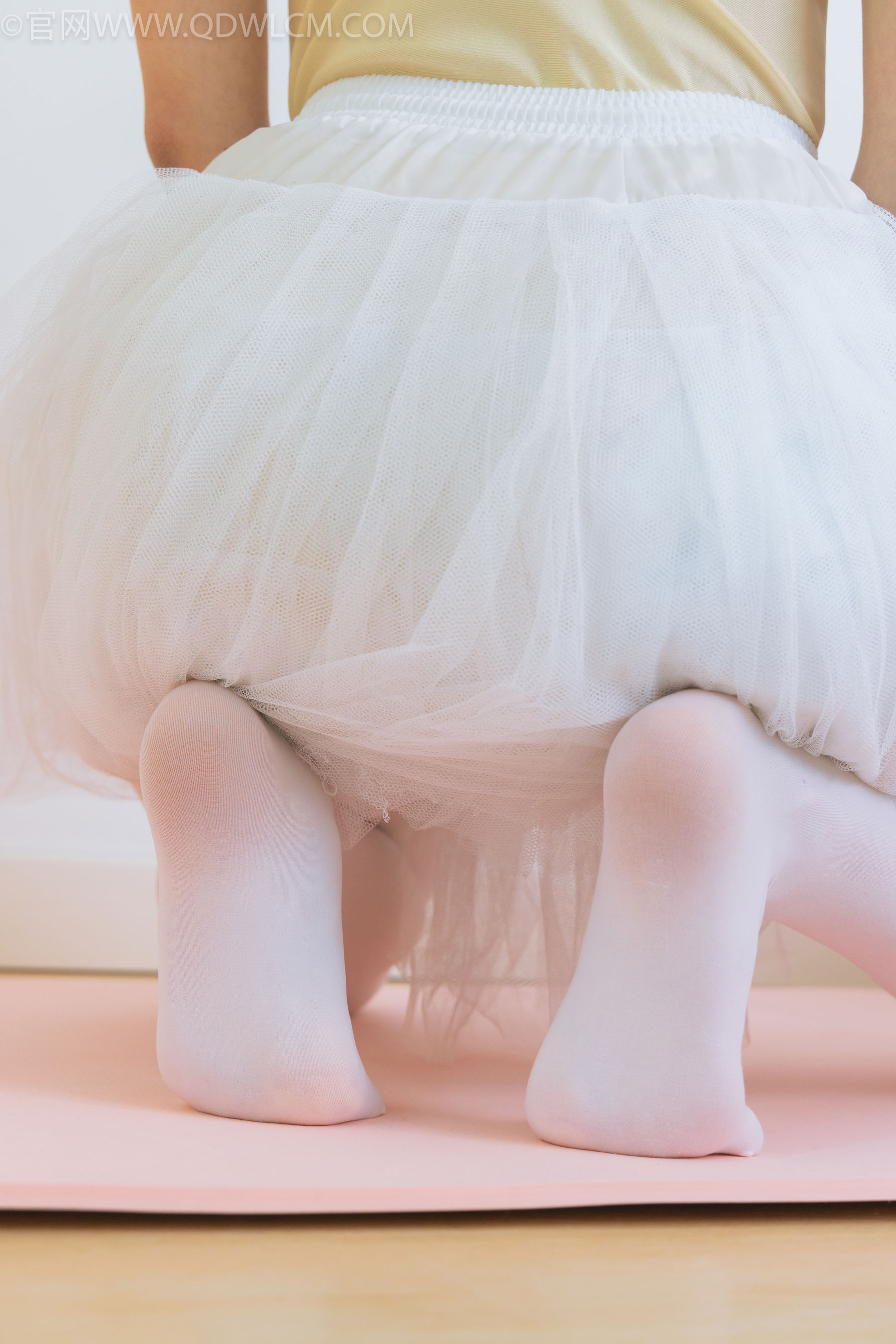 物恋传媒 No.2307 泡泡 - 芭蕾鞋、厚白丝、芭蕾动作、皮筋绑脚剧情/(166P)