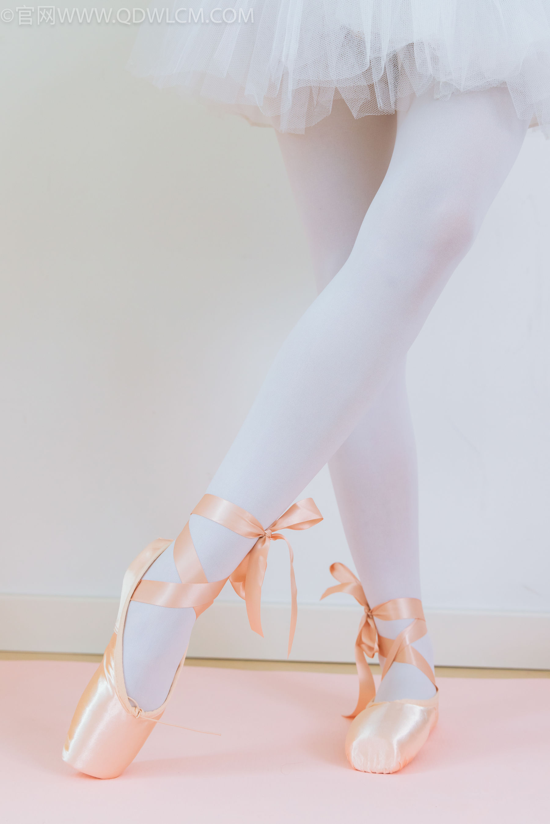 物恋传媒 No.2307 泡泡 - 芭蕾鞋、厚白丝、芭蕾动作、皮筋绑脚剧情/(166P)