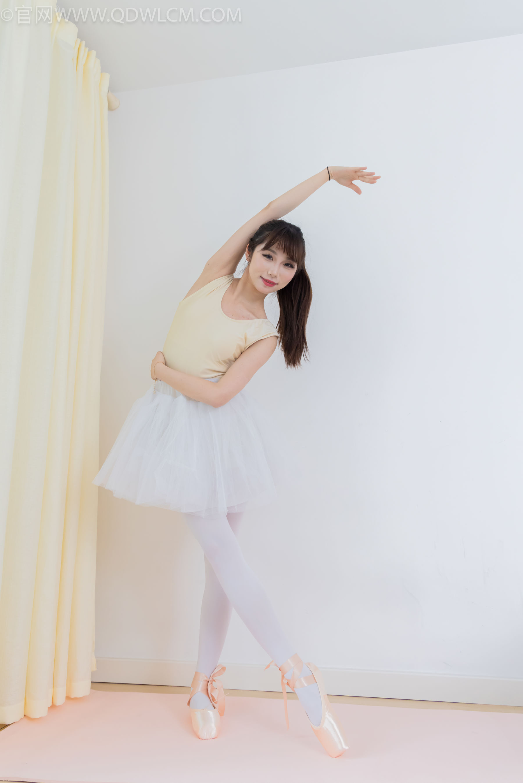 物恋传媒 No.2307 泡泡 - 芭蕾鞋、厚白丝、芭蕾动作、皮筋绑脚剧情/(166P)