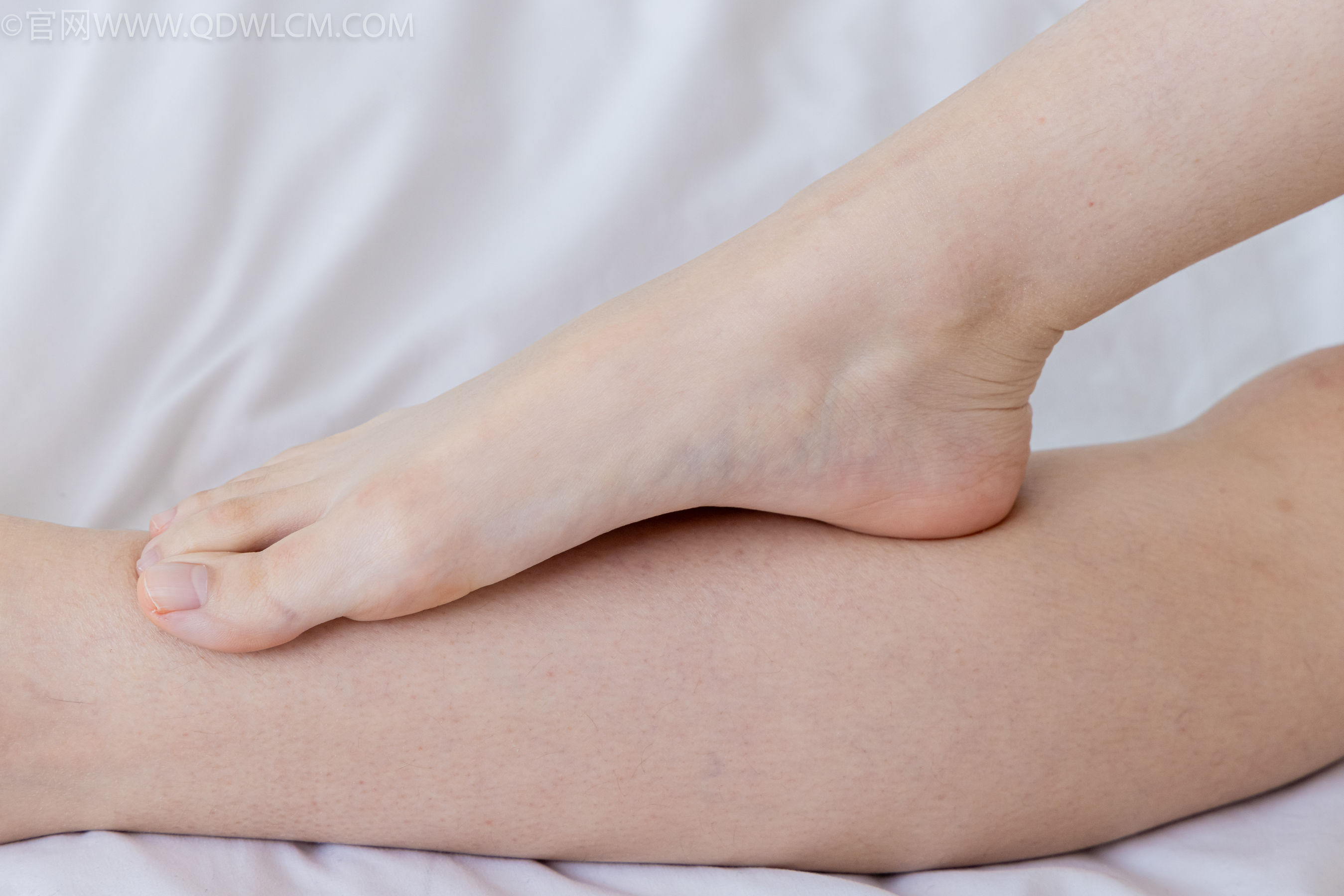 物恋传媒 No.2309 婷婷 - 高跟长靴、白棉袜、裸足/(173P)