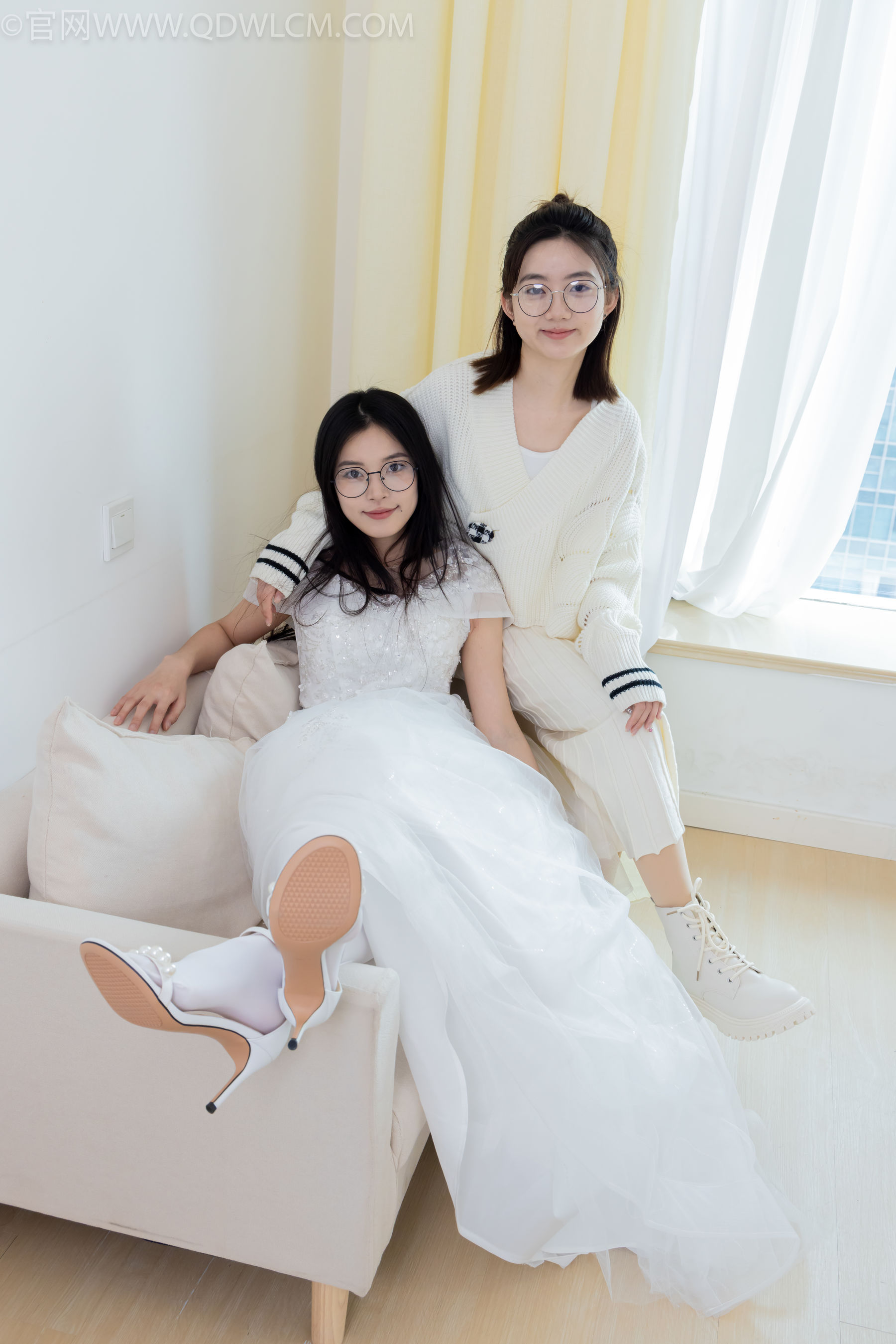 物恋传媒 No.2308 茯苓&欢欢 - 高跟鞋、马丁靴、厚白丝、厚肉丝、瑜伽动作、婚纱/(154P)