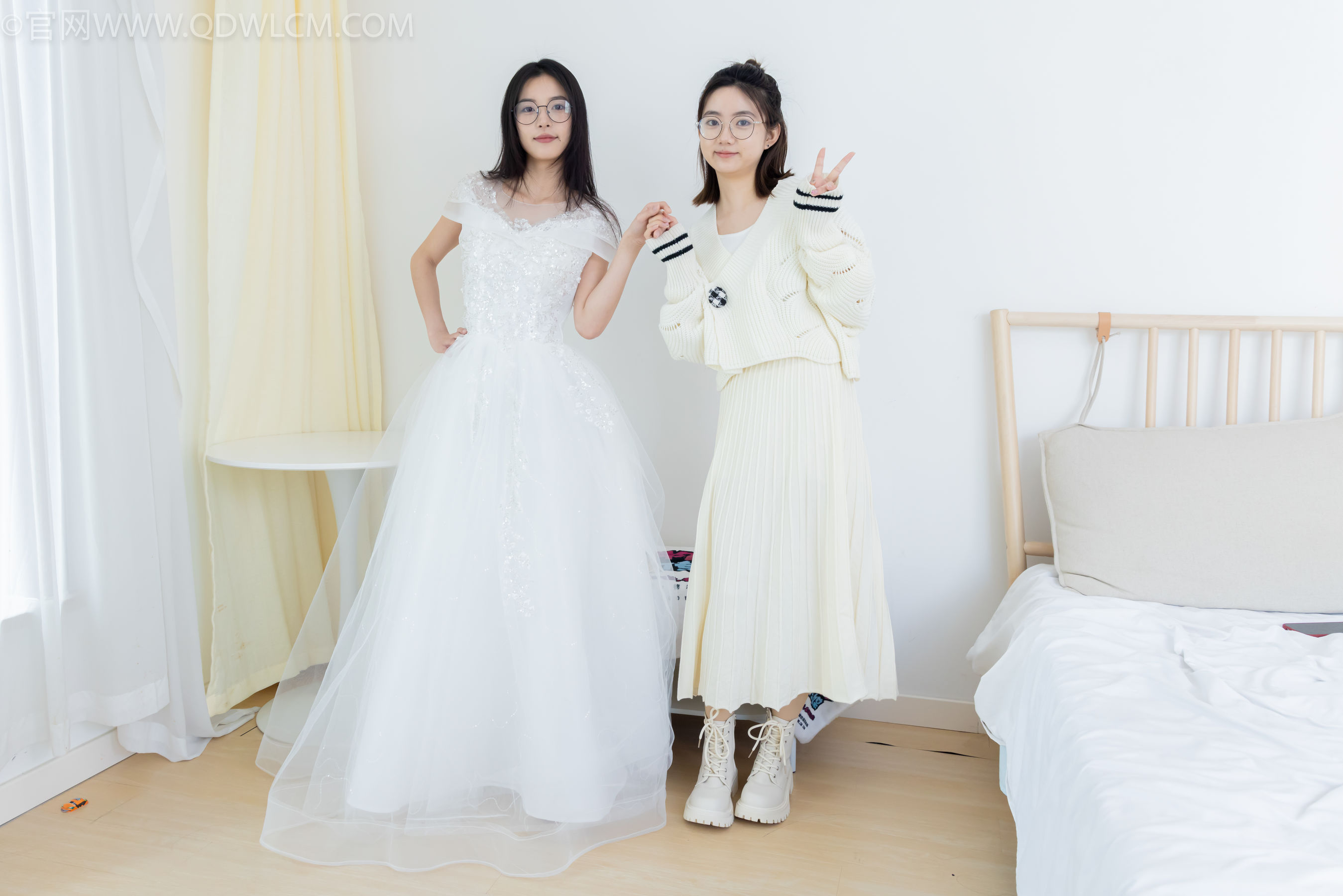 物恋传媒 No.2308 茯苓&欢欢 - 高跟鞋、马丁靴、厚白丝、厚肉丝、瑜伽动作、婚纱/(154P)