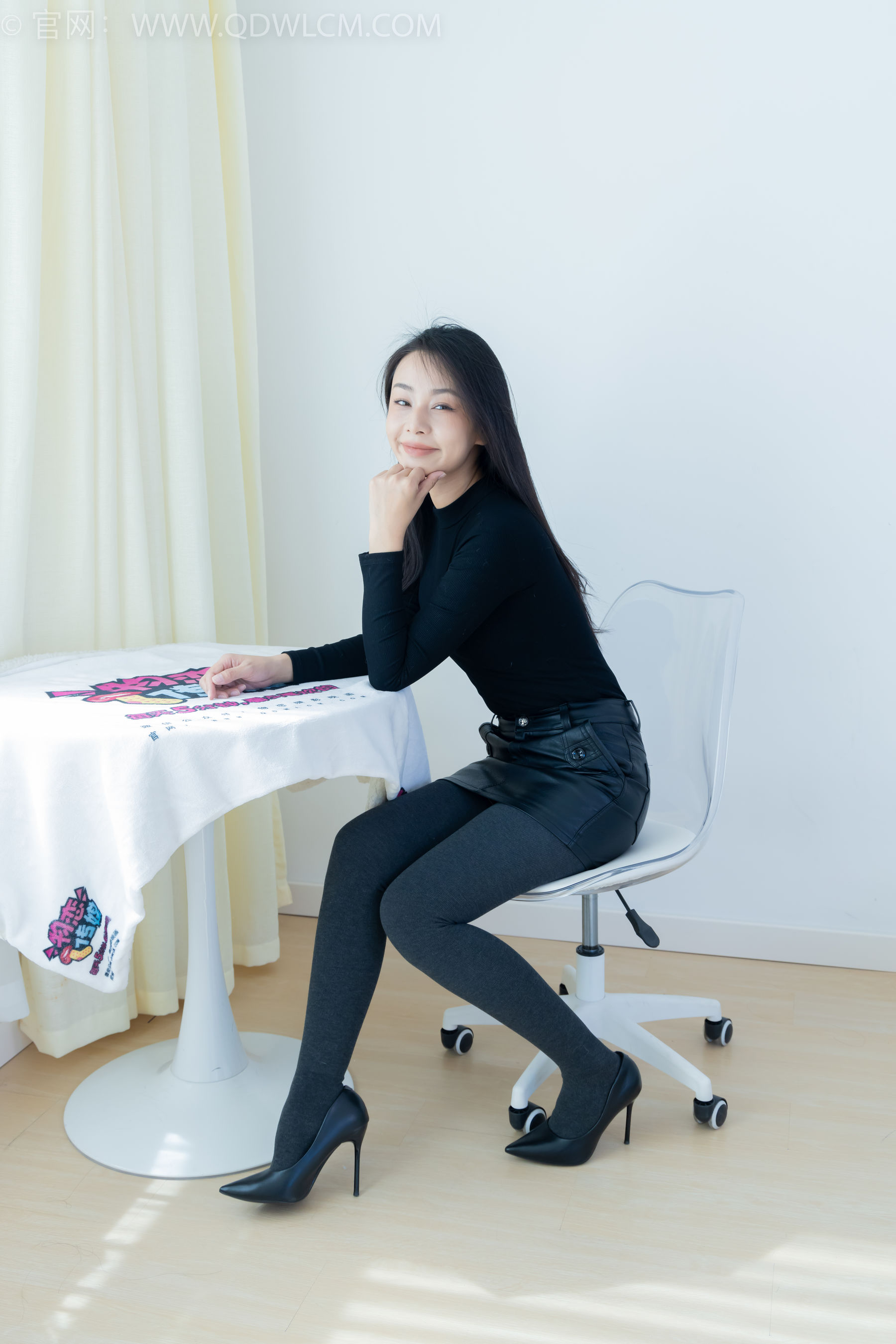 物恋传媒 No.2313 岚岚 - 高跟鞋、厚灰丝/(180P)