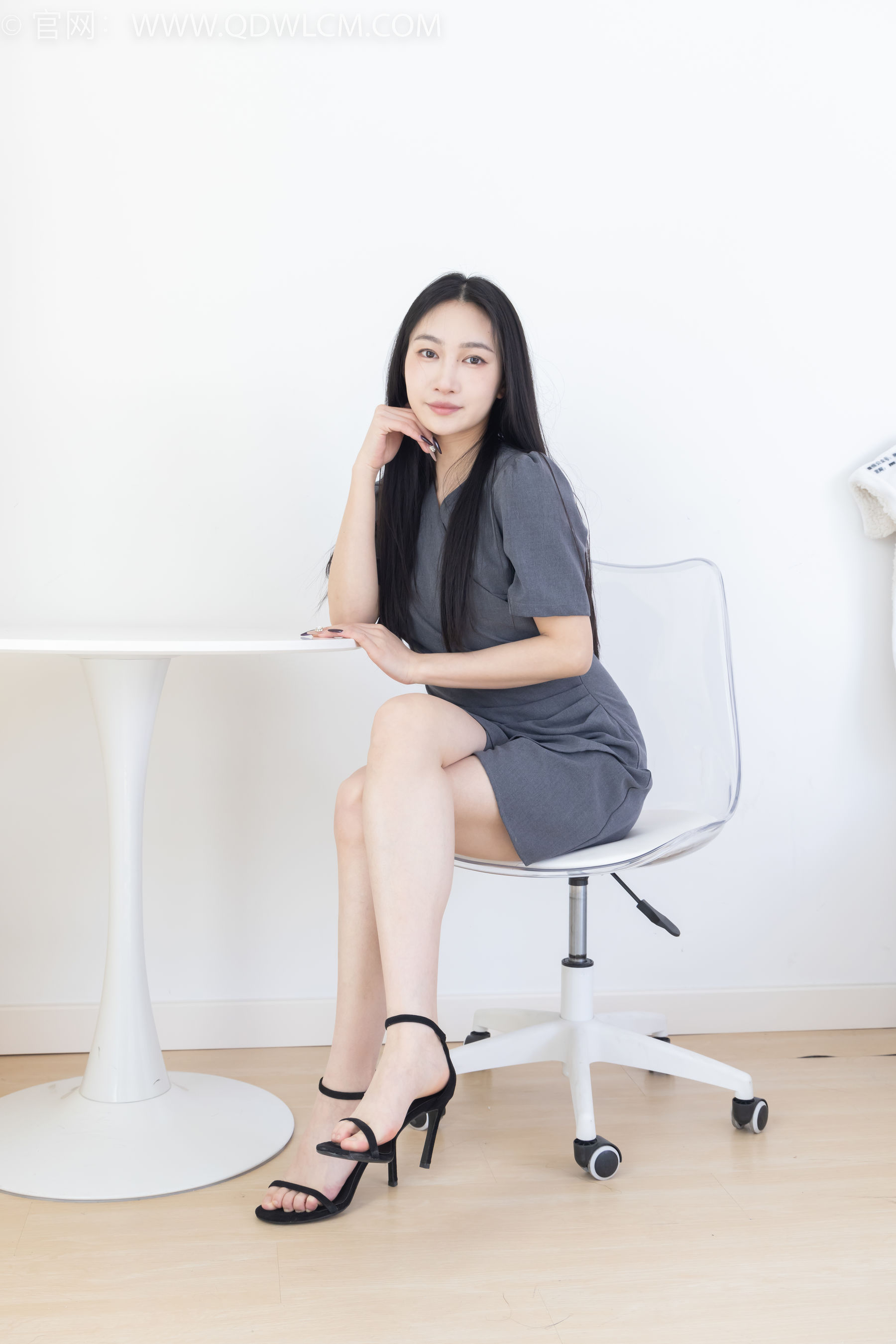 物恋传媒 No.2316 小影 - 三双高跟鞋、薄肉丝、裸足/(170P)