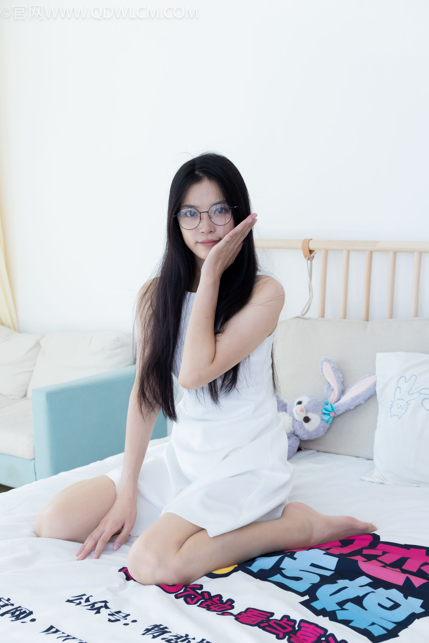 物恋传媒 No.2320 茯苓 - 凉鞋、薄肉丝、裸足、皮筋绑脚以及挠脚心剧情/(159P)