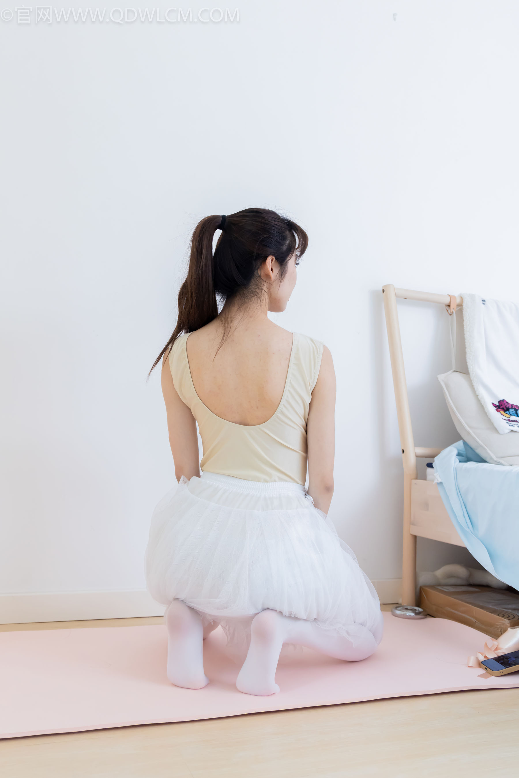 物恋传媒 No.2307 泡泡 - 芭蕾鞋、厚白丝、芭蕾动作、皮筋绑脚剧情/(166P)