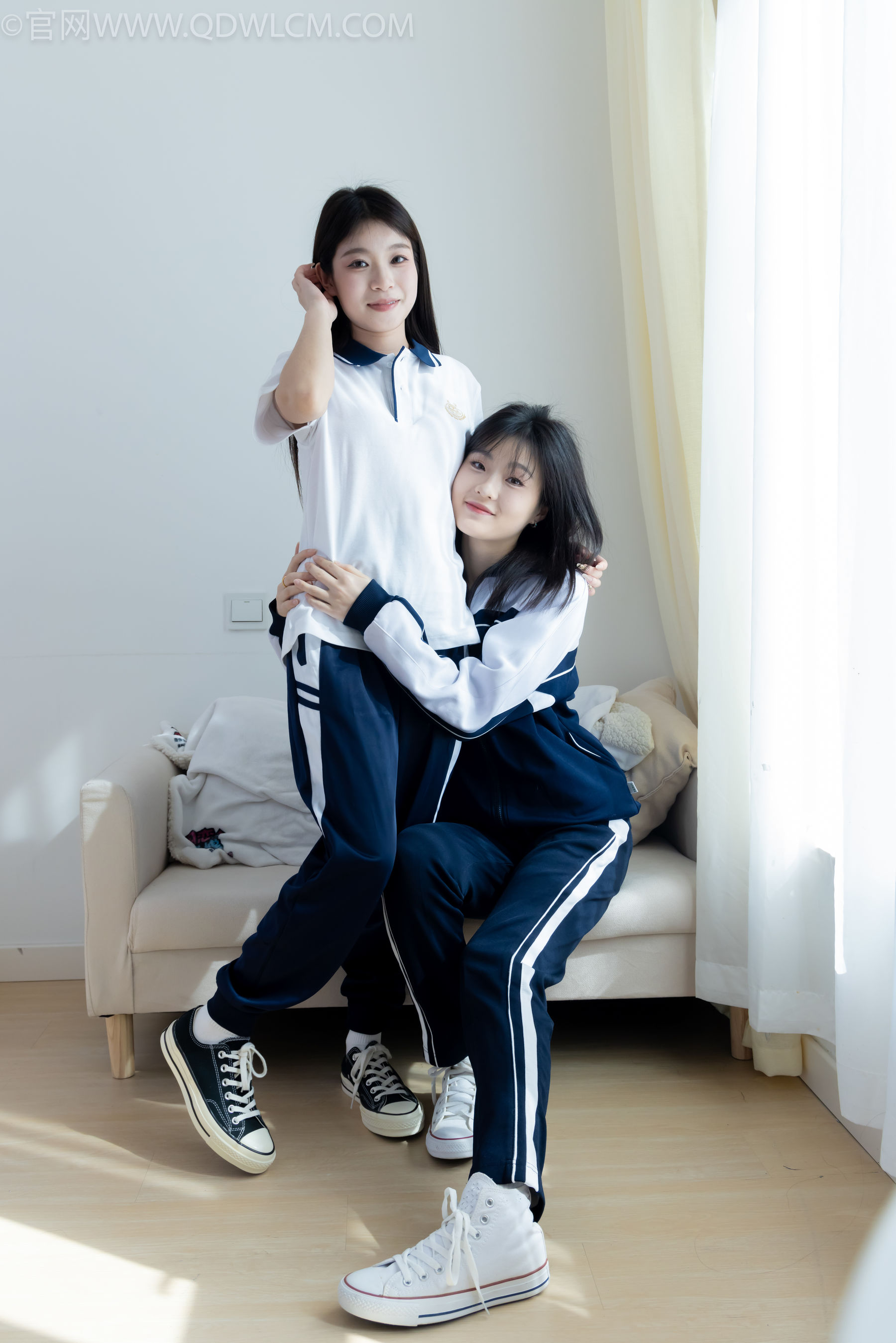 物恋传媒 No.2322 闪闪&青柠 - 帆布鞋、白棉袜、青柠薄肉丝、闪闪薄白丝/(168P)