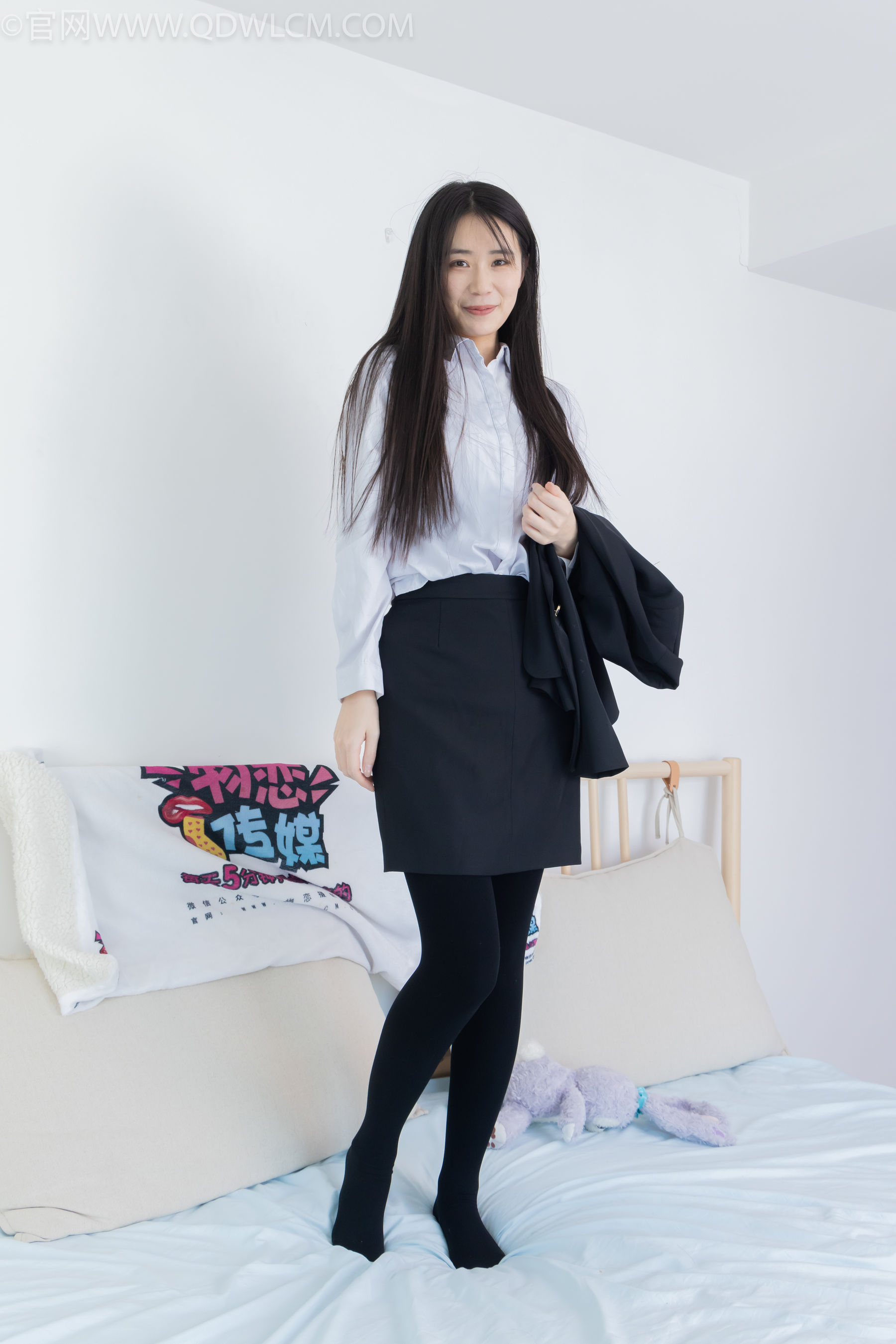 物恋传媒 No.2318 菜菜 - OL制服、高跟鞋、三双厚黑丝叠穿、袜腰展示/(177P)