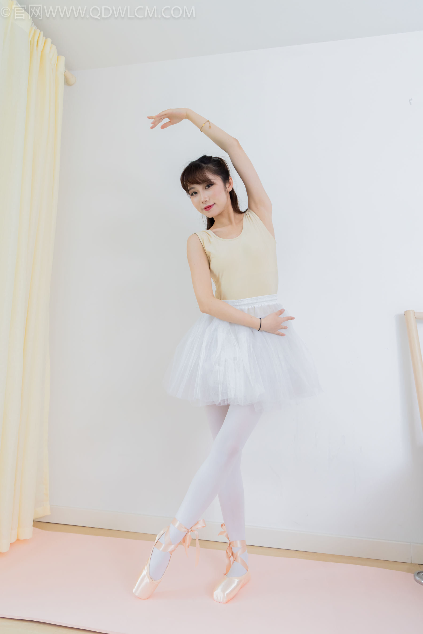 物恋传媒 No.2307 泡泡 - 芭蕾鞋、厚白丝、芭蕾动作、皮筋绑脚剧情/(166P)