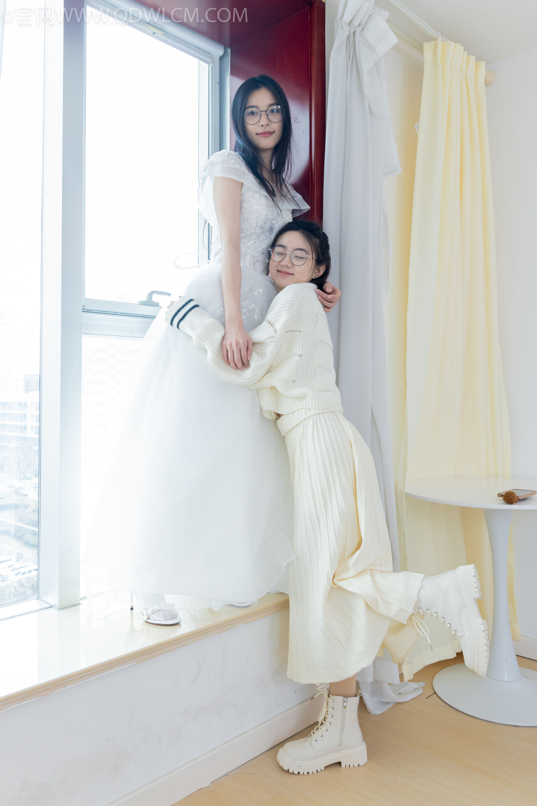 物恋传媒 No.2308 茯苓&欢欢 - 高跟鞋、马丁靴、厚白丝、厚肉丝、瑜伽动作、婚纱/(154P)