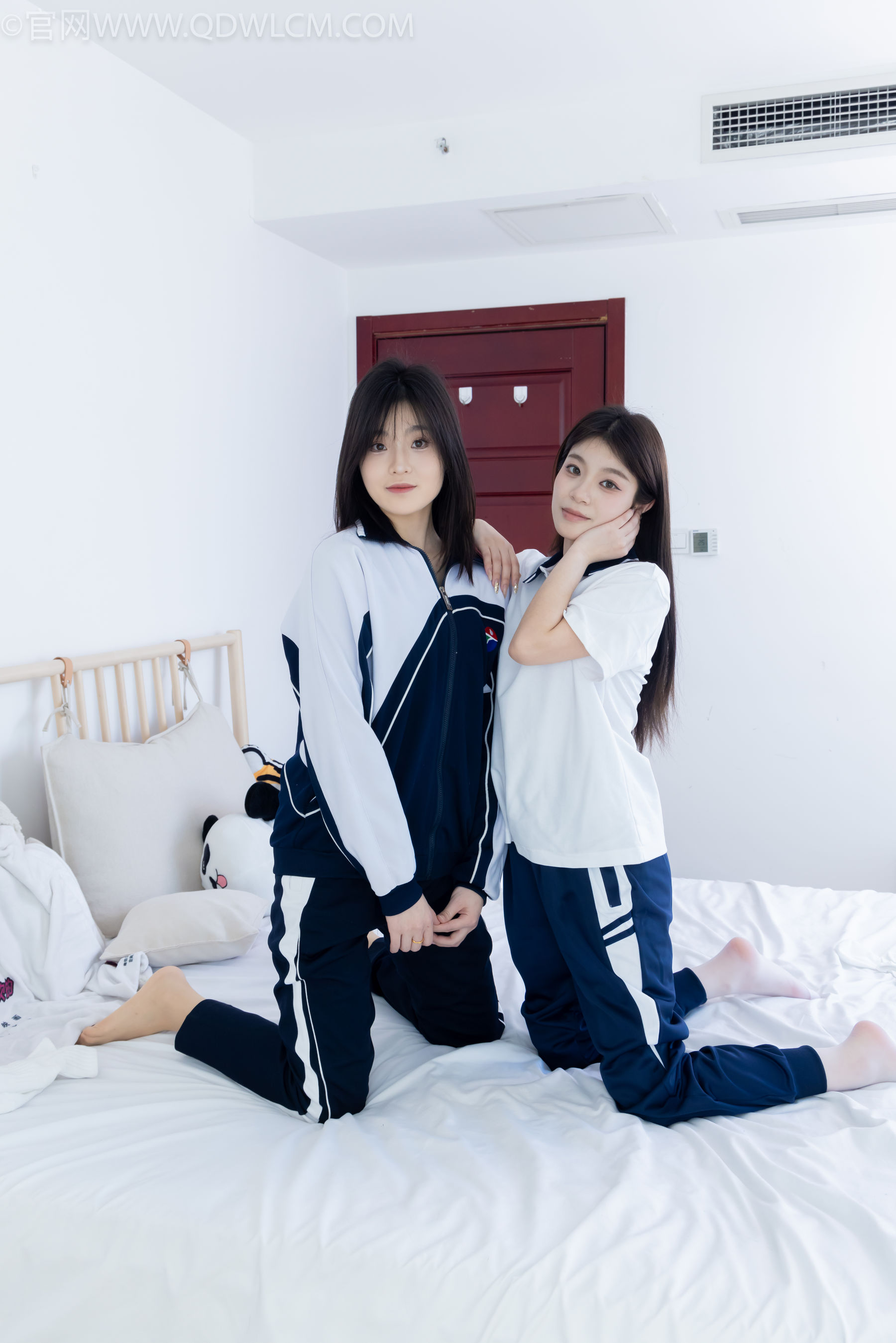 物恋传媒 No.2322 闪闪&青柠 - 帆布鞋、白棉袜、青柠薄肉丝、闪闪薄白丝/(168P)