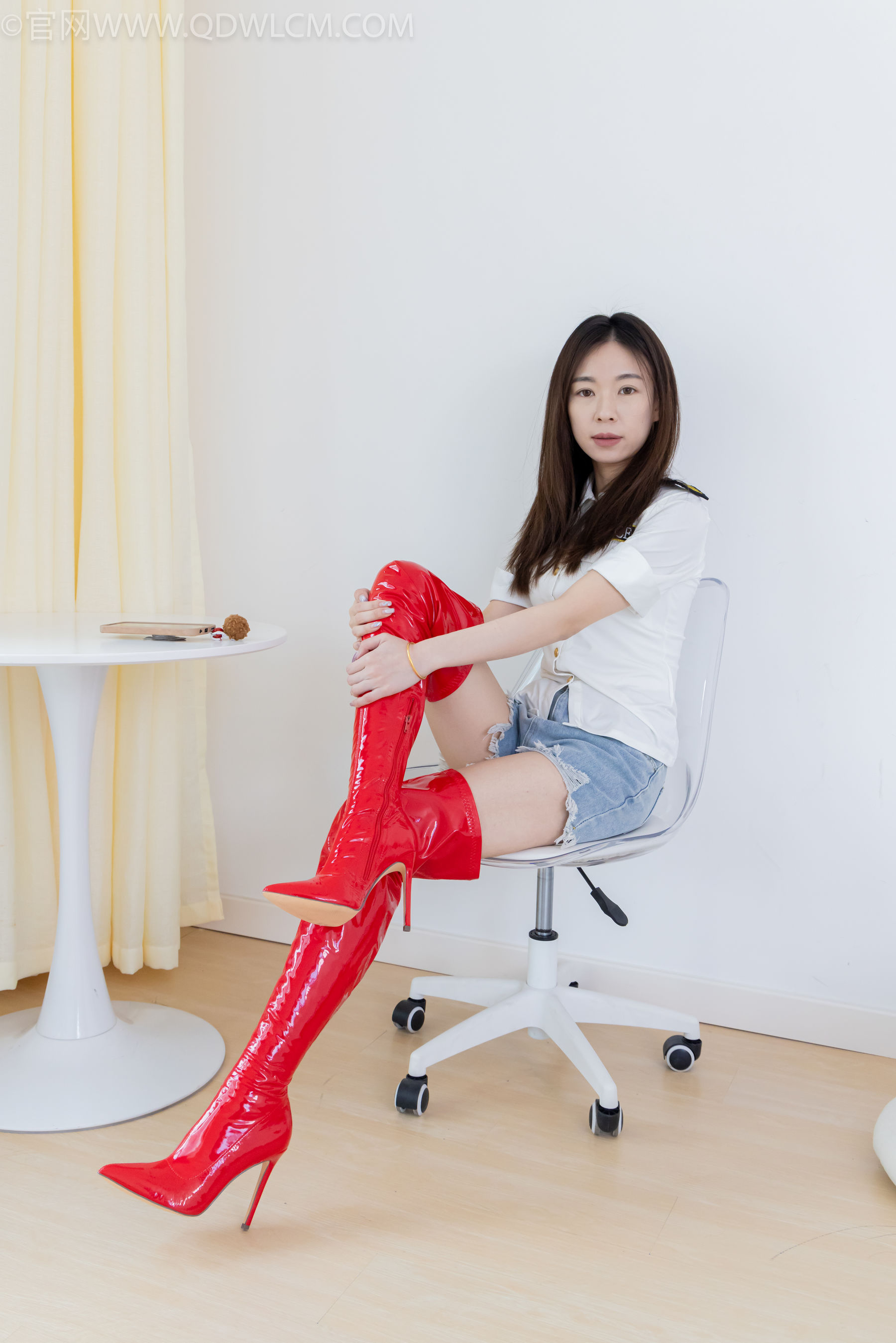 物恋传媒 No.2309 婷婷 - 高跟长靴、白棉袜、裸足/(173P)