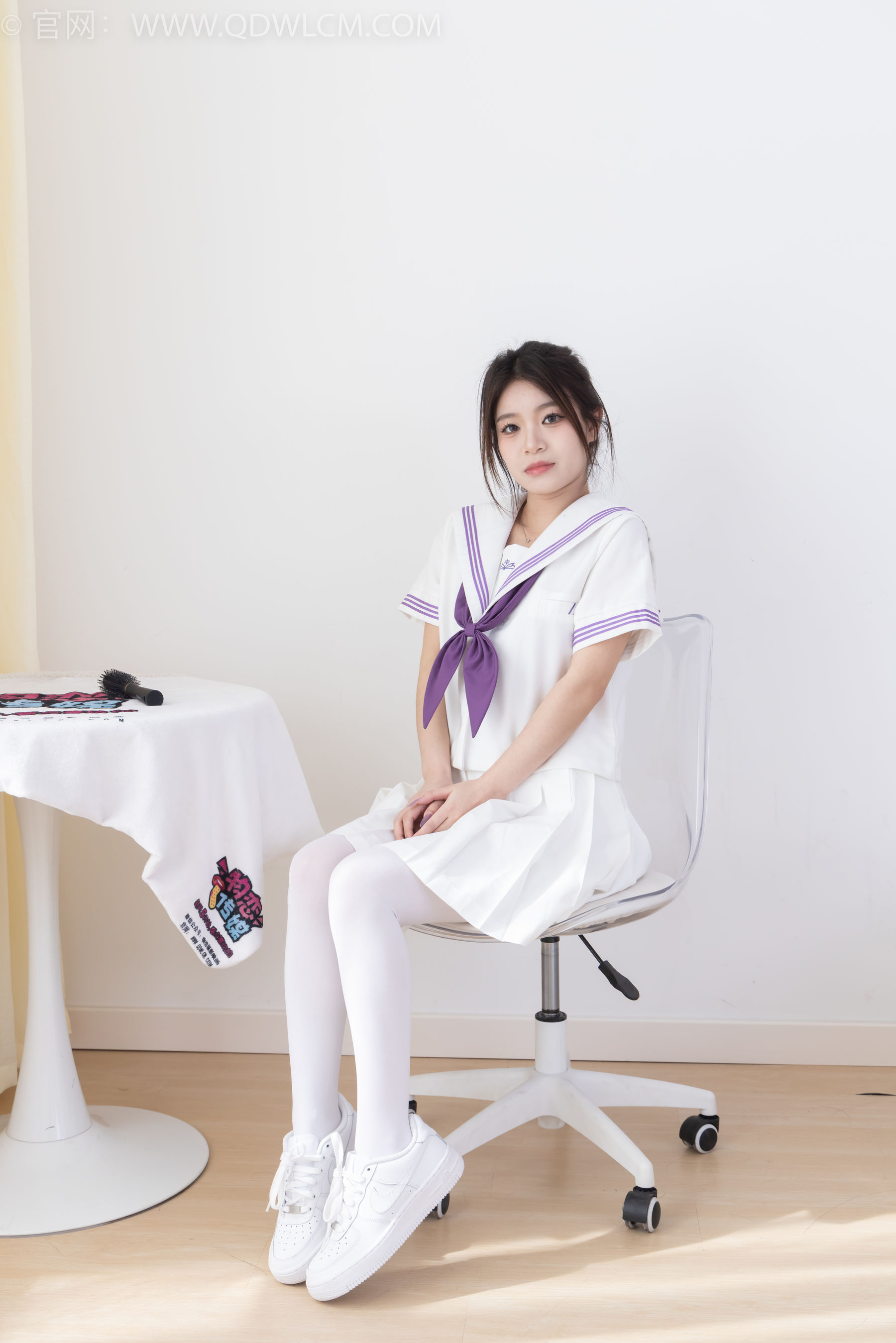 物恋传媒 No.2317 闪闪 - 板鞋、厚白丝、jk制服/(160P)