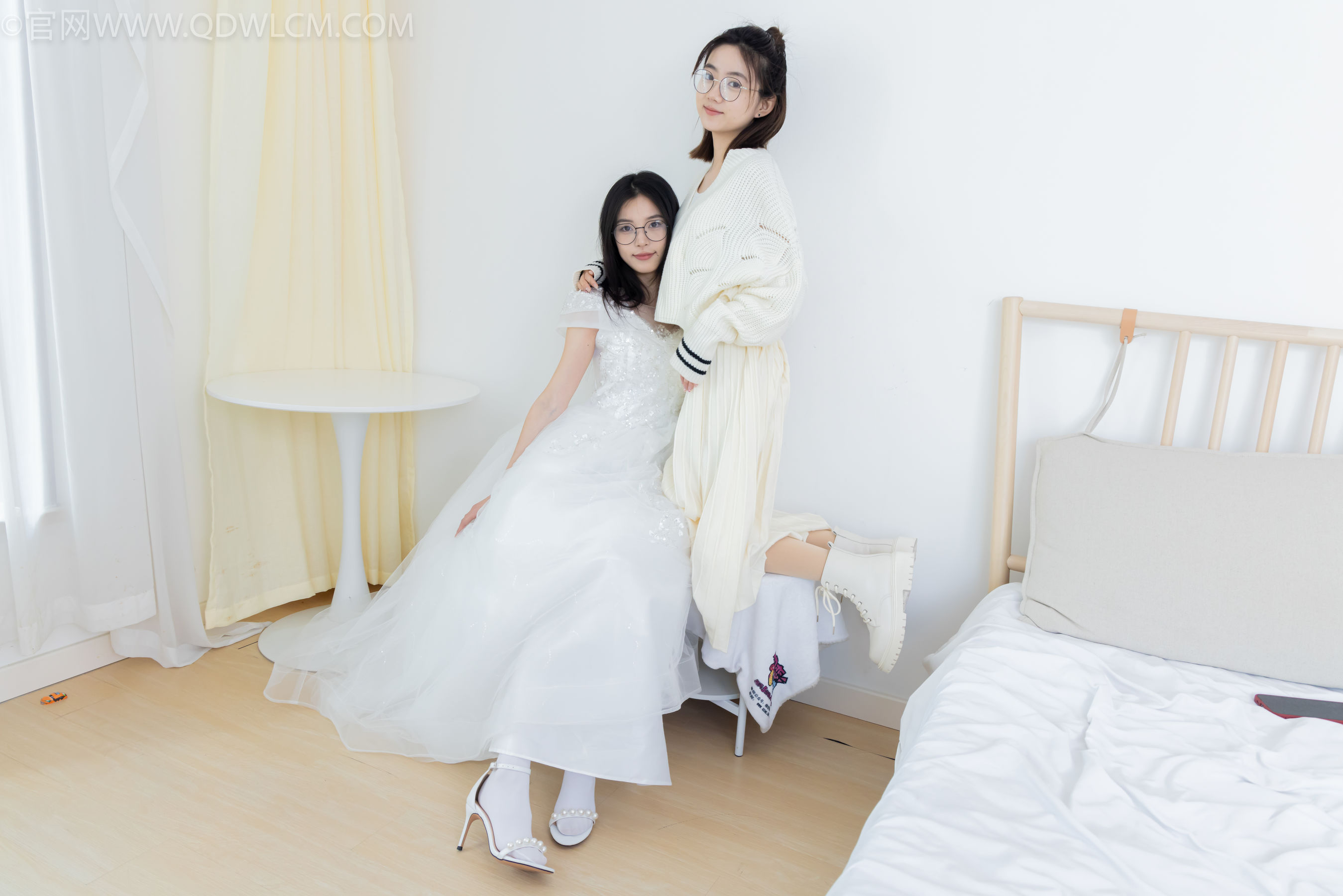 物恋传媒 No.2308 茯苓&欢欢 - 高跟鞋、马丁靴、厚白丝、厚肉丝、瑜伽动作、婚纱/(154P)