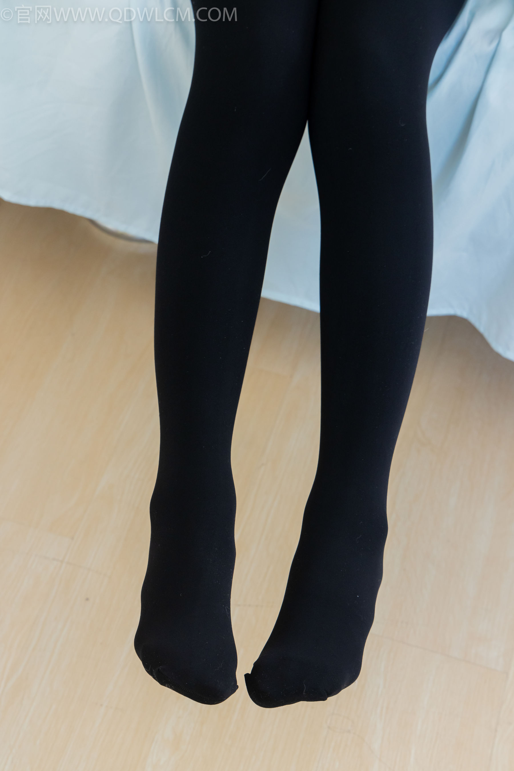 物恋传媒 No.2318 菜菜 - OL制服、高跟鞋、三双厚黑丝叠穿、袜腰展示/(177P)