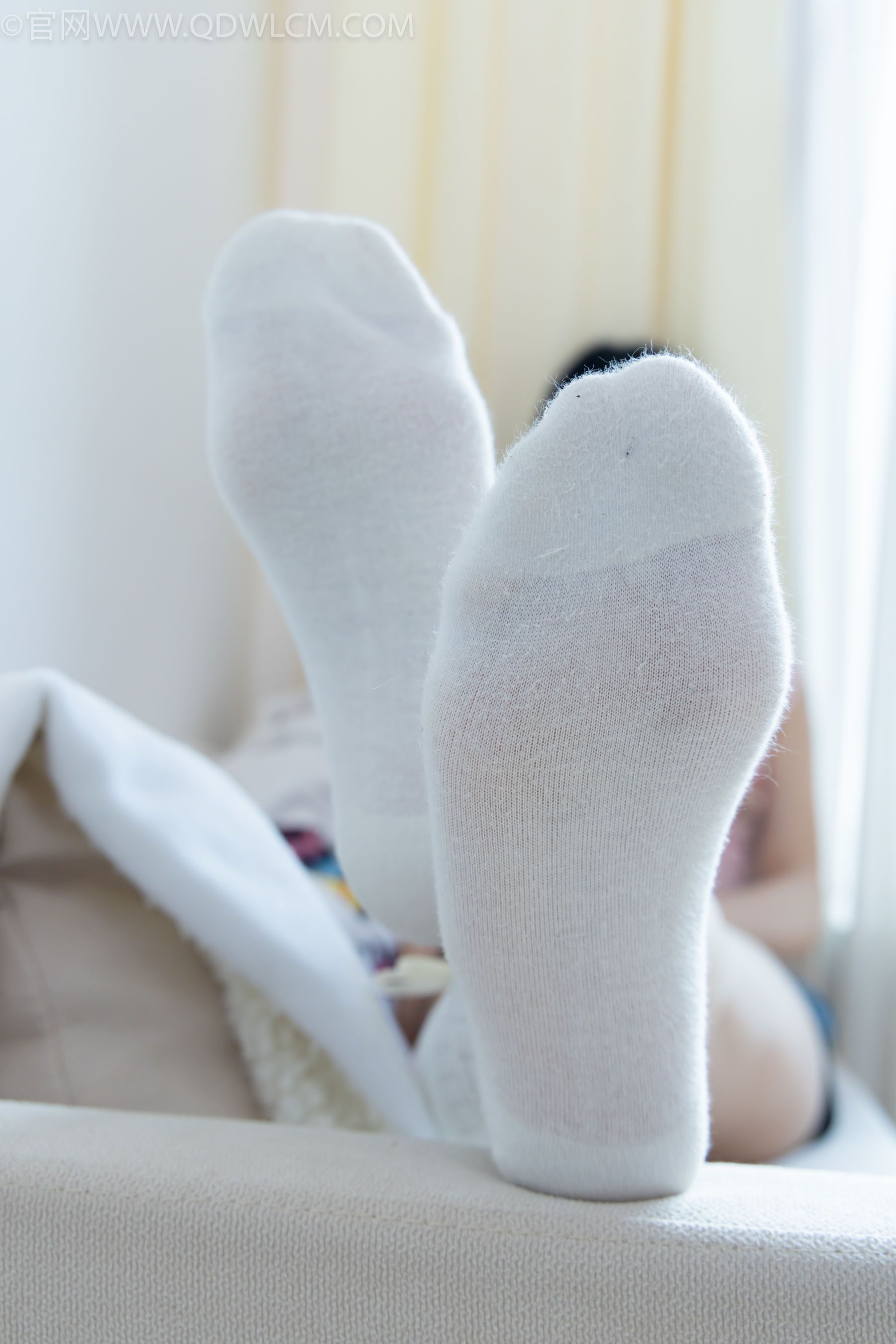 物恋传媒 No.2319 小左 - 帆布鞋、白棉袜、裸足/(155P)