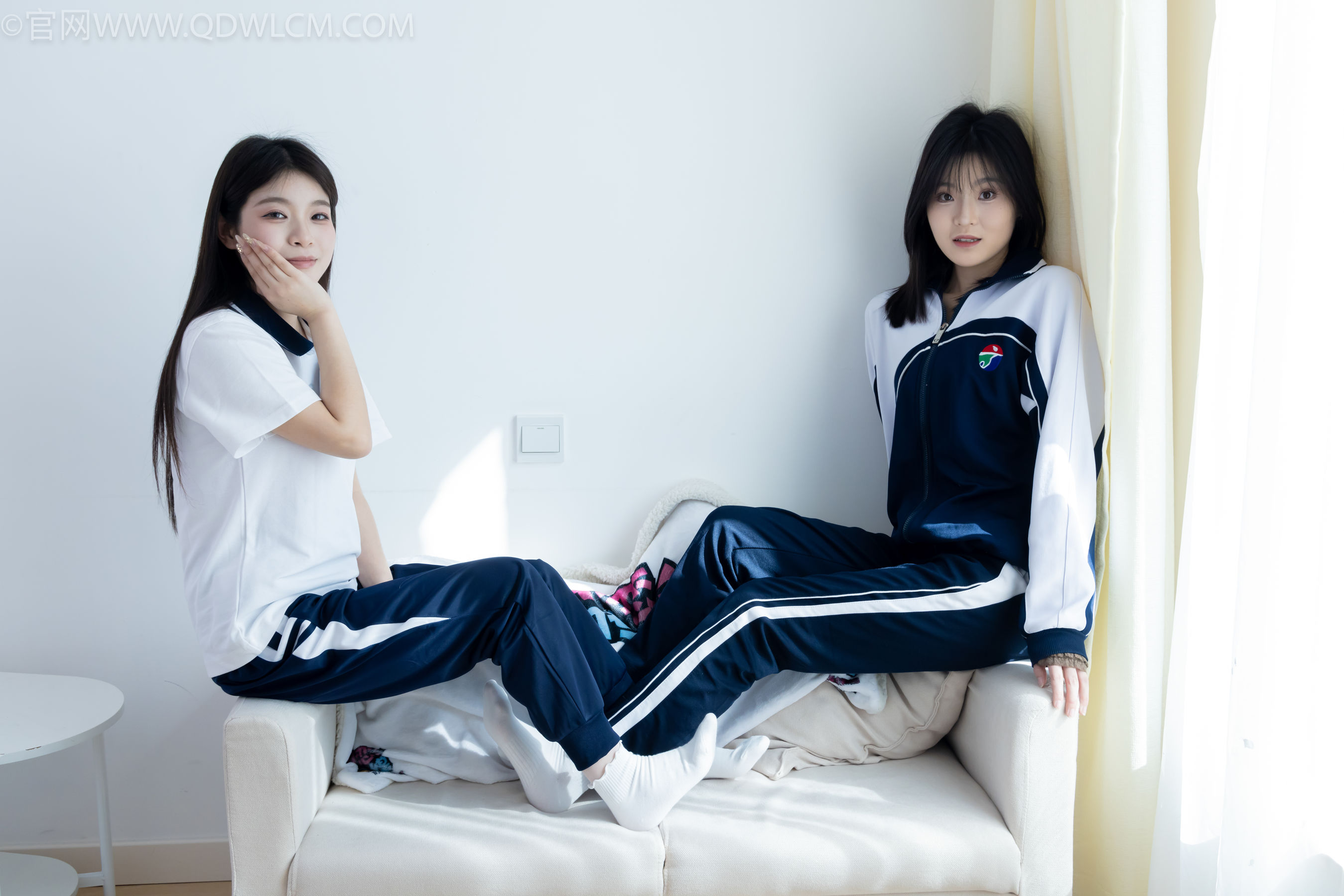 物恋传媒 No.2322 闪闪&青柠 - 帆布鞋、白棉袜、青柠薄肉丝、闪闪薄白丝/(168P)