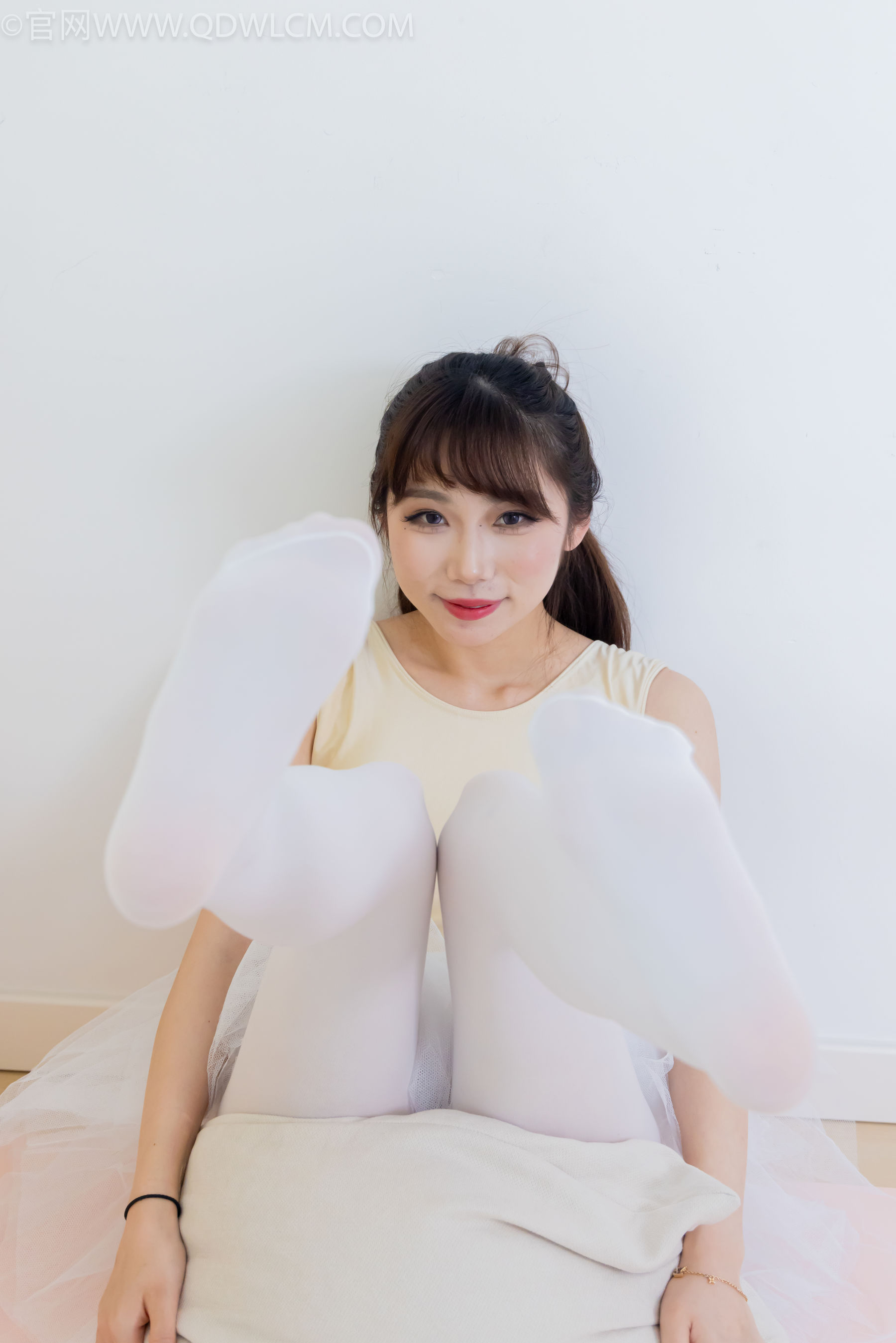 物恋传媒 No.2307 泡泡 - 芭蕾鞋、厚白丝、芭蕾动作、皮筋绑脚剧情/(166P)