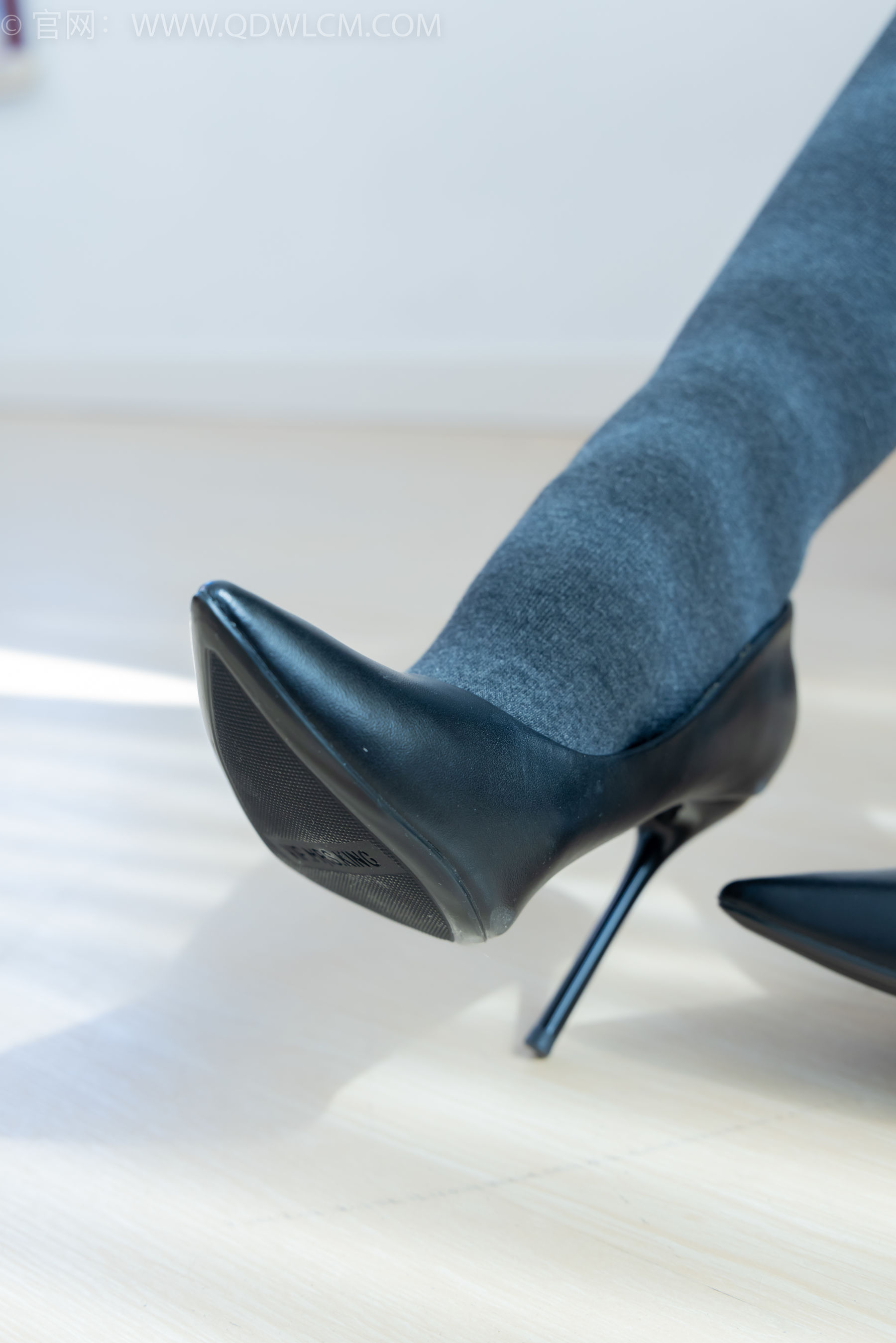 物恋传媒 No.2313 岚岚 - 高跟鞋、厚灰丝/(180P)