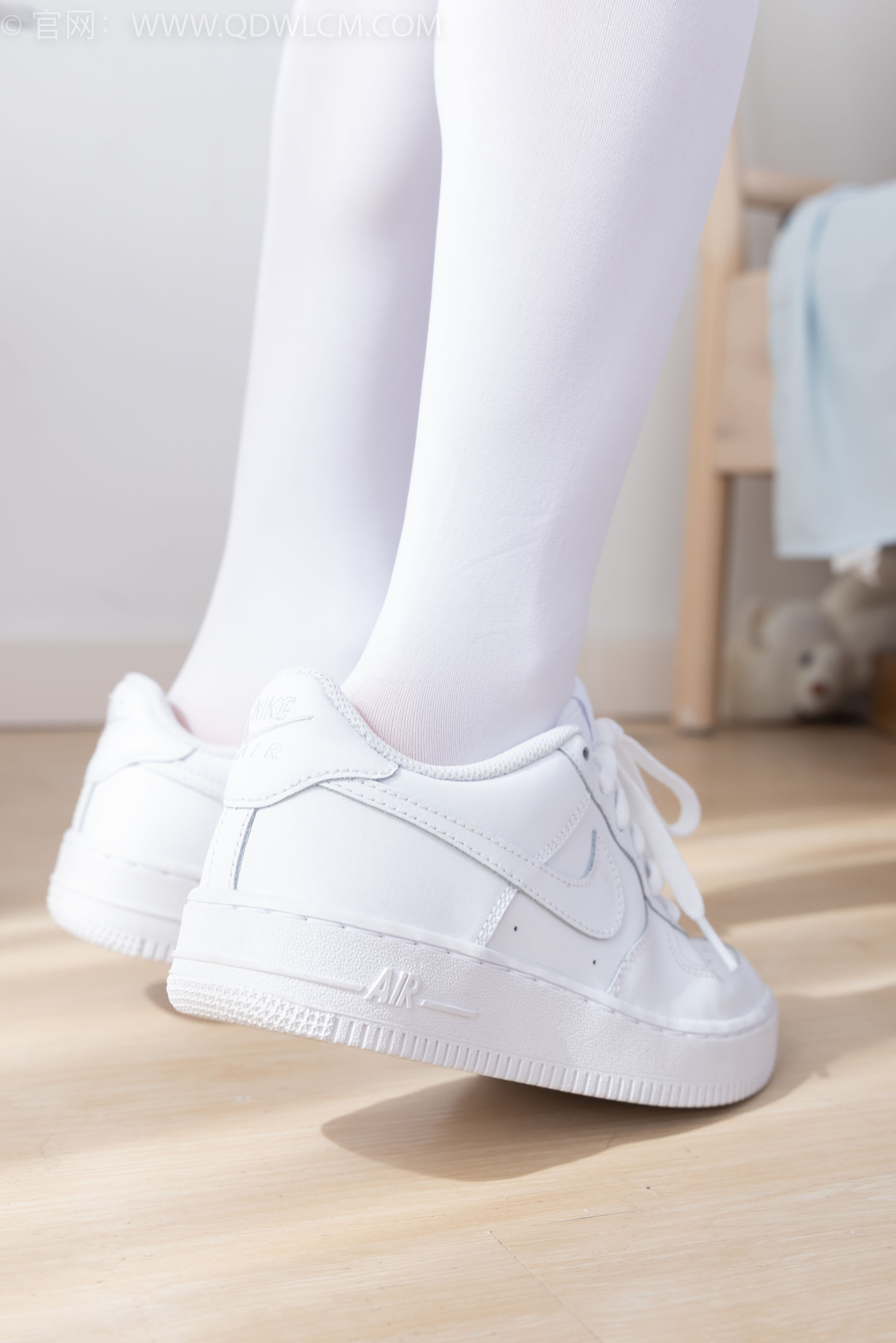 物恋传媒 No.2317 闪闪 - 板鞋、厚白丝、jk制服/(160P)