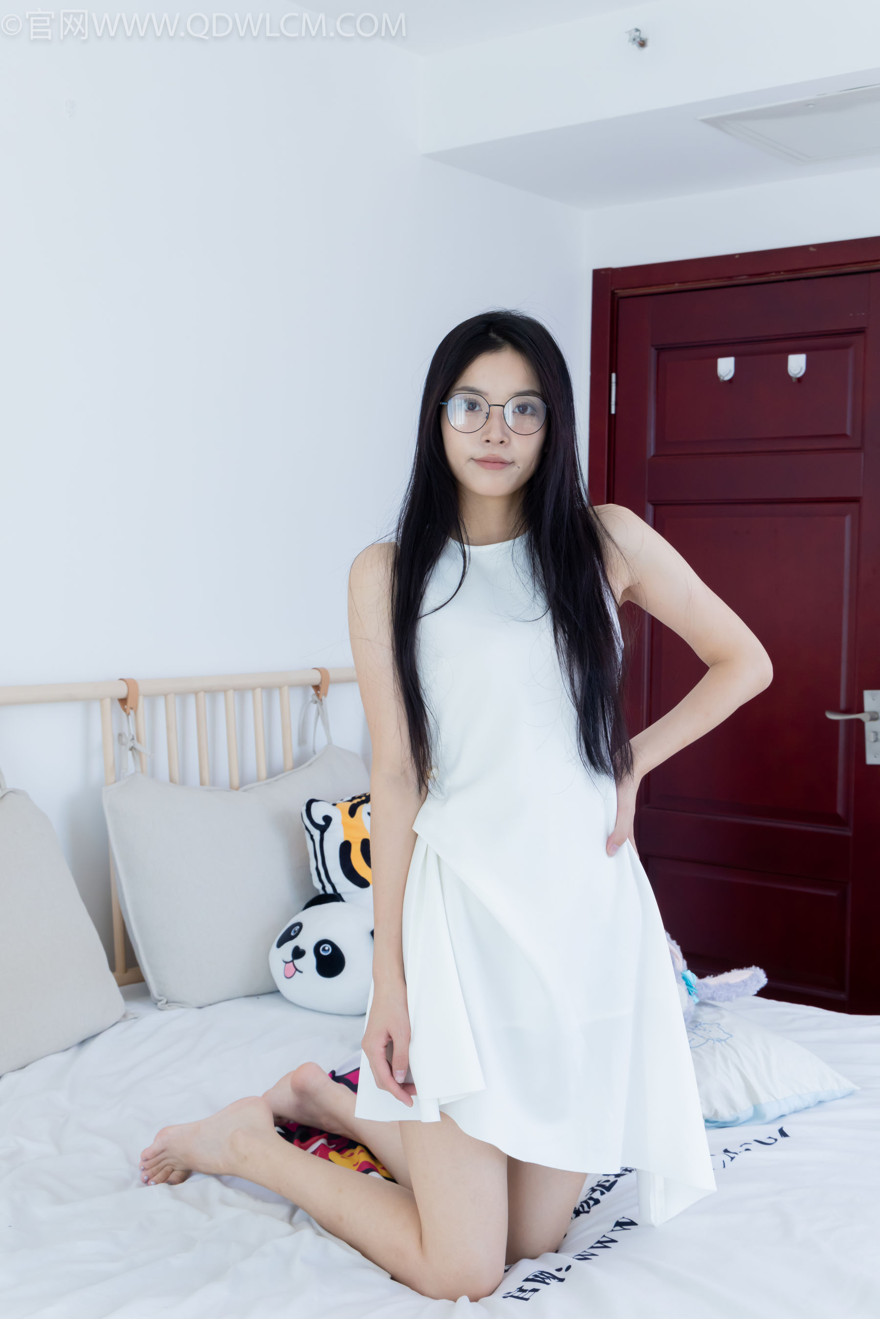 物恋传媒 No.2320 茯苓 - 凉鞋、薄肉丝、裸足、皮筋绑脚以及挠脚心剧情/(159P)