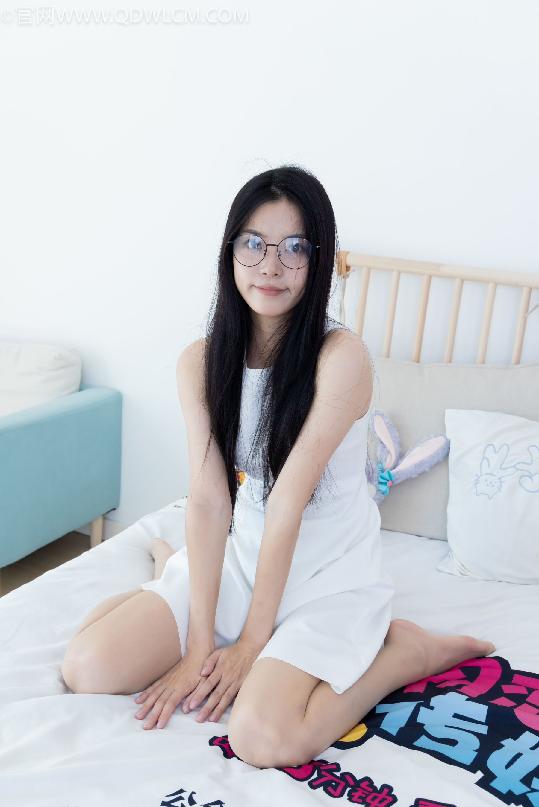 物恋传媒 No.2320 茯苓 - 凉鞋、薄肉丝、裸足、皮筋绑脚以及挠脚心剧情/(159P)