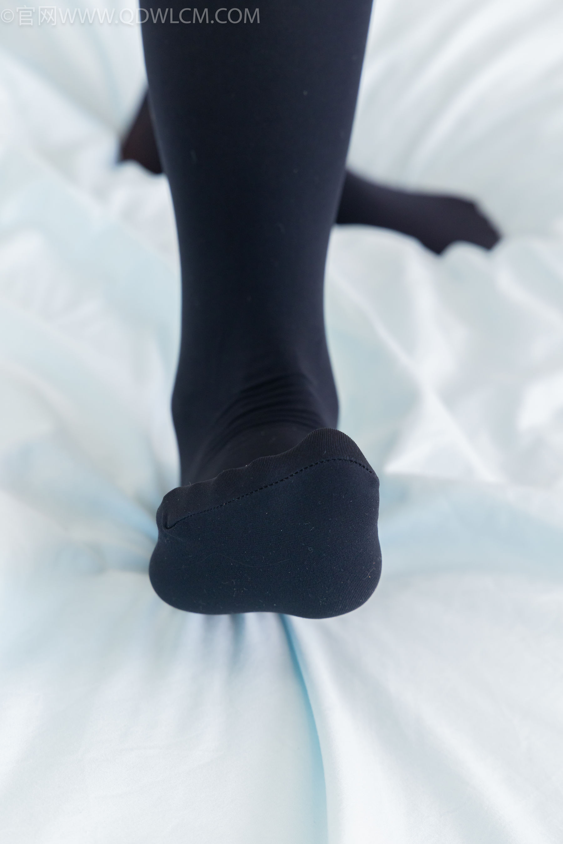 物恋传媒 No.2318 菜菜 - OL制服、高跟鞋、三双厚黑丝叠穿、袜腰展示/(177P)