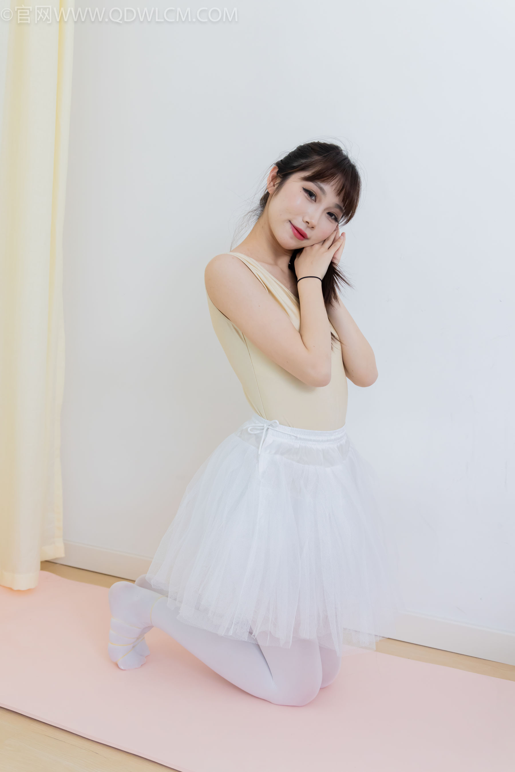 物恋传媒 No.2307 泡泡 - 芭蕾鞋、厚白丝、芭蕾动作、皮筋绑脚剧情/(166P)