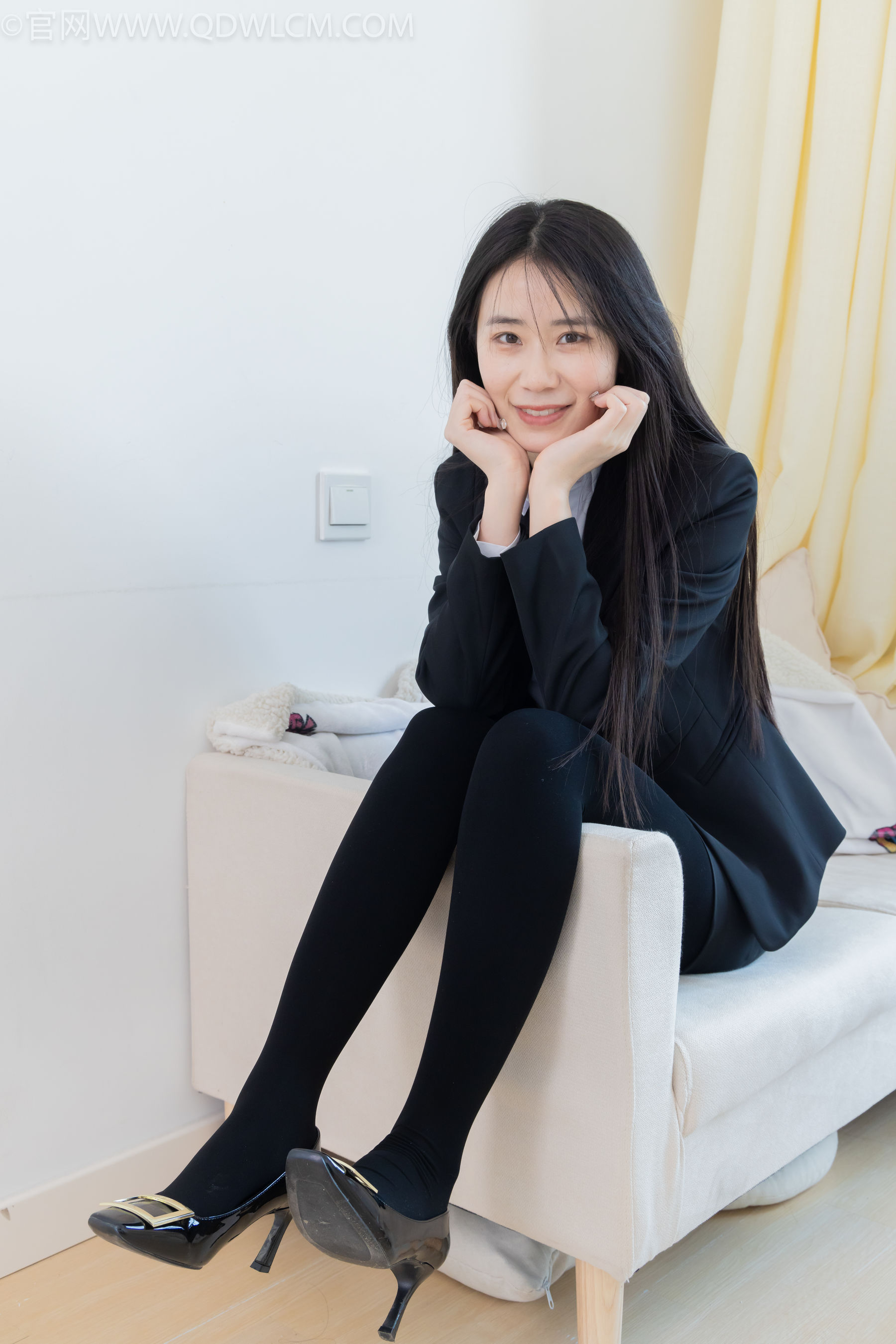 物恋传媒 No.2318 菜菜 - OL制服、高跟鞋、三双厚黑丝叠穿、袜腰展示/(177P)