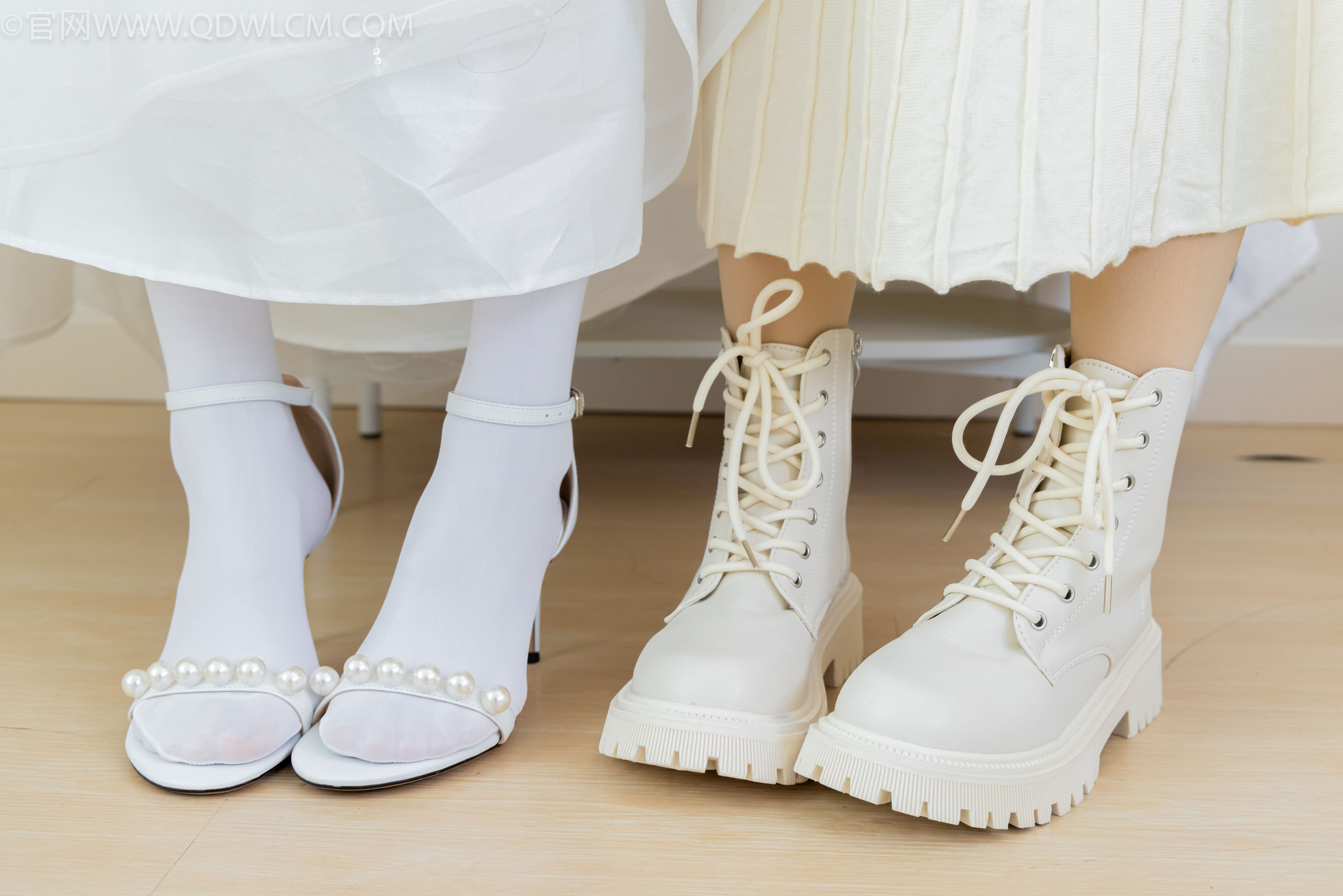 物恋传媒 No.2308 茯苓&欢欢 - 高跟鞋、马丁靴、厚白丝、厚肉丝、瑜伽动作、婚纱/(154P)