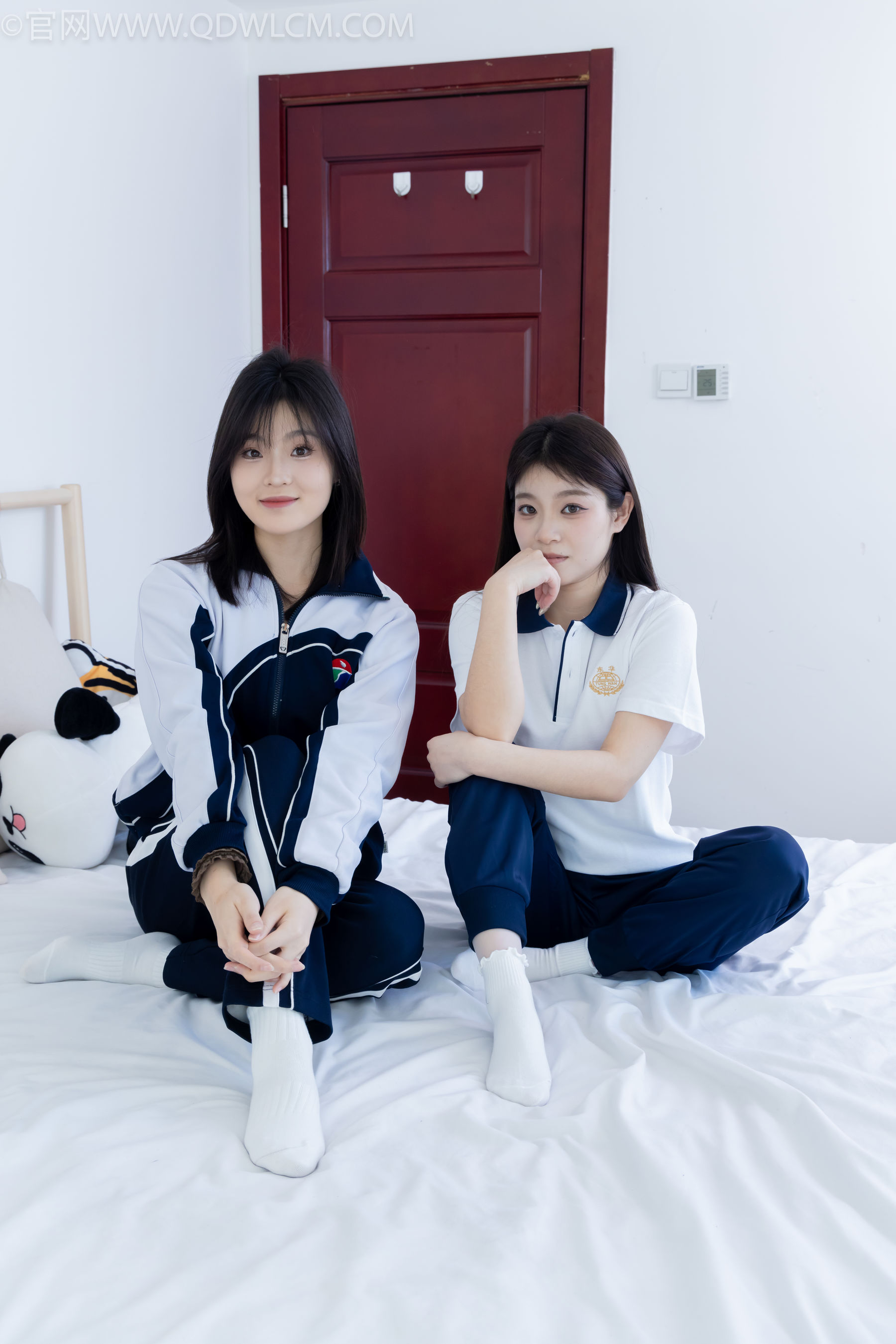 物恋传媒 No.2322 闪闪&青柠 - 帆布鞋、白棉袜、青柠薄肉丝、闪闪薄白丝/(168P)