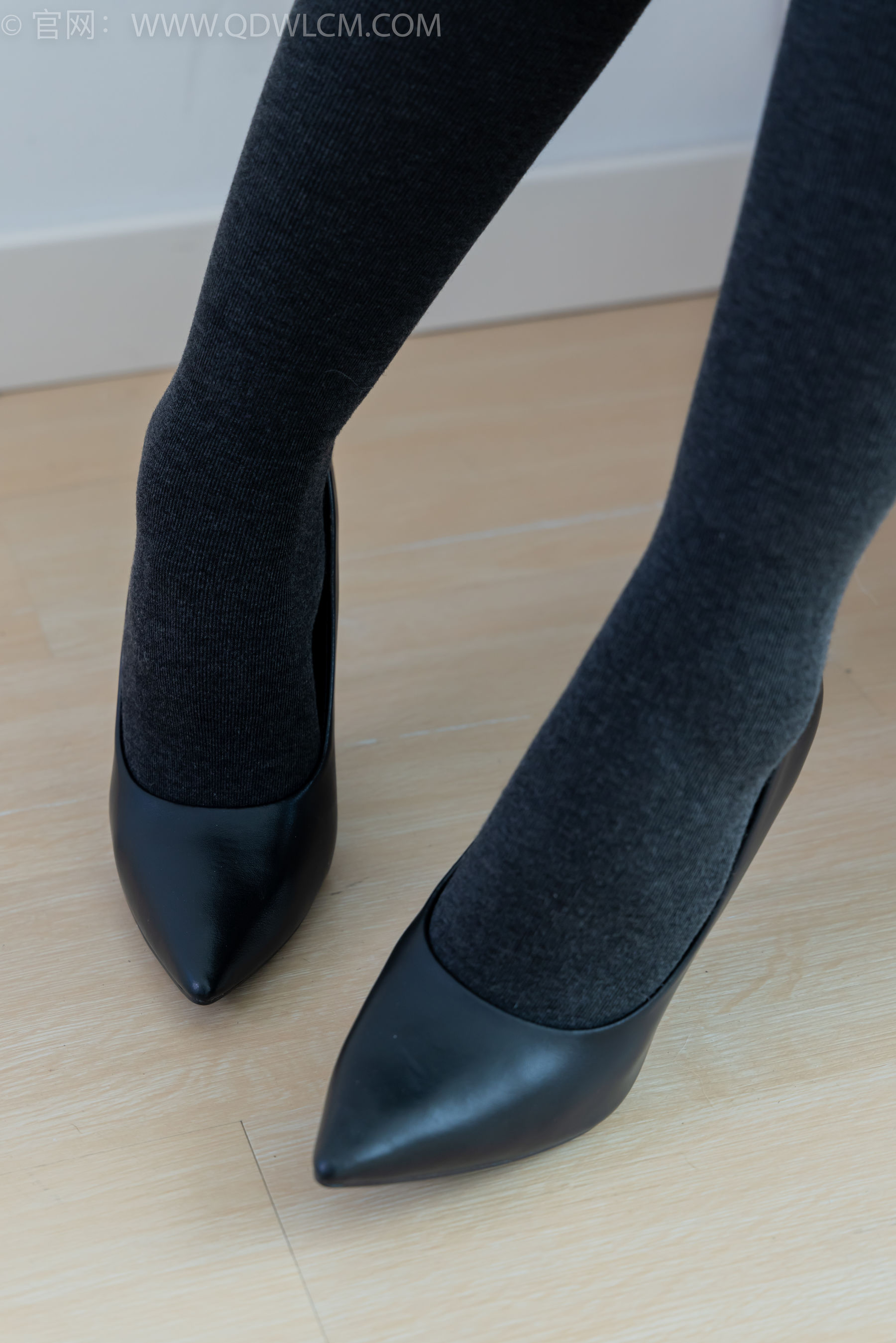 物恋传媒 No.2313 岚岚 - 高跟鞋、厚灰丝/(180P)