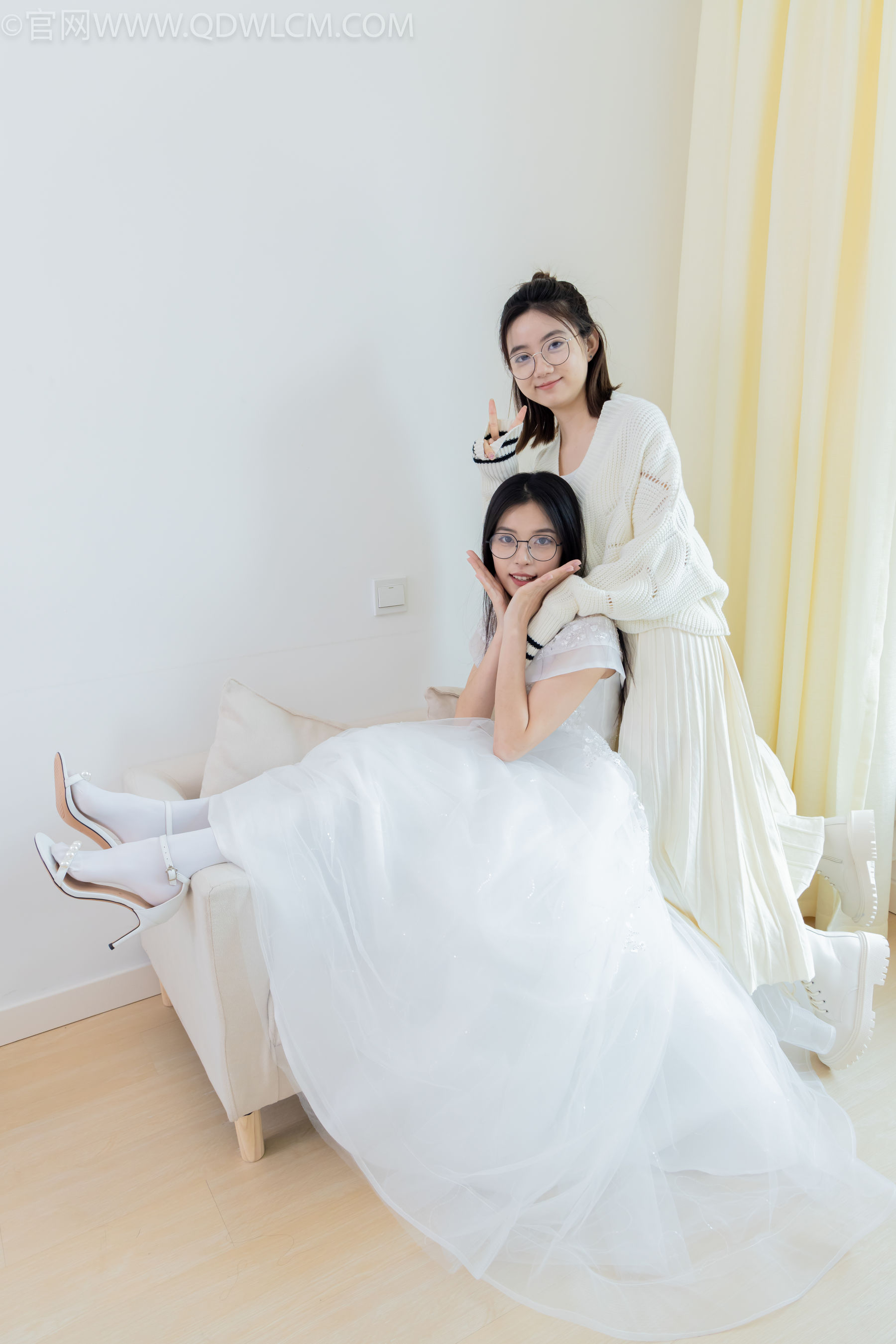 物恋传媒 No.2308 茯苓&欢欢 - 高跟鞋、马丁靴、厚白丝、厚肉丝、瑜伽动作、婚纱/(154P)