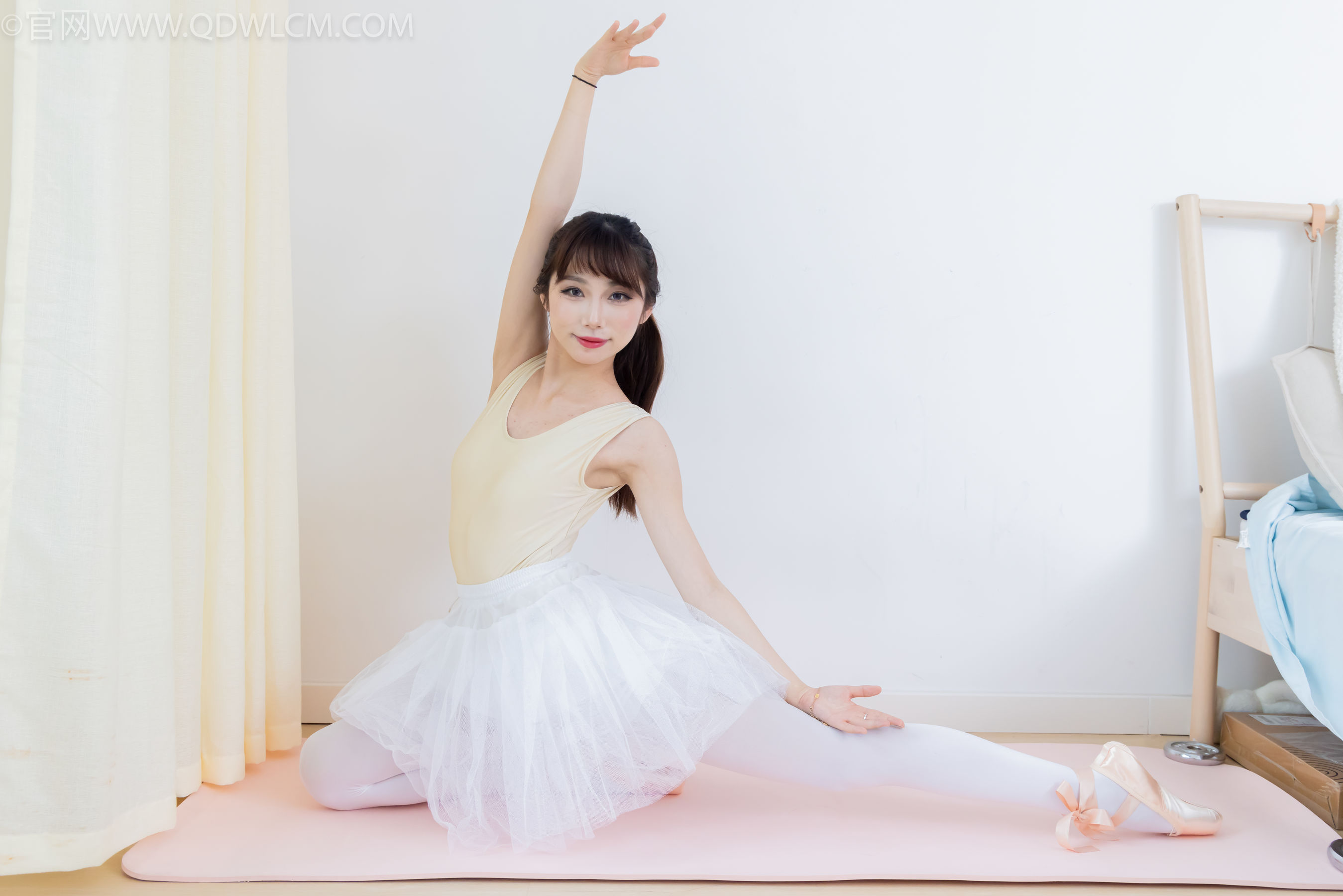 物恋传媒 No.2307 泡泡 - 芭蕾鞋、厚白丝、芭蕾动作、皮筋绑脚剧情/(166P)